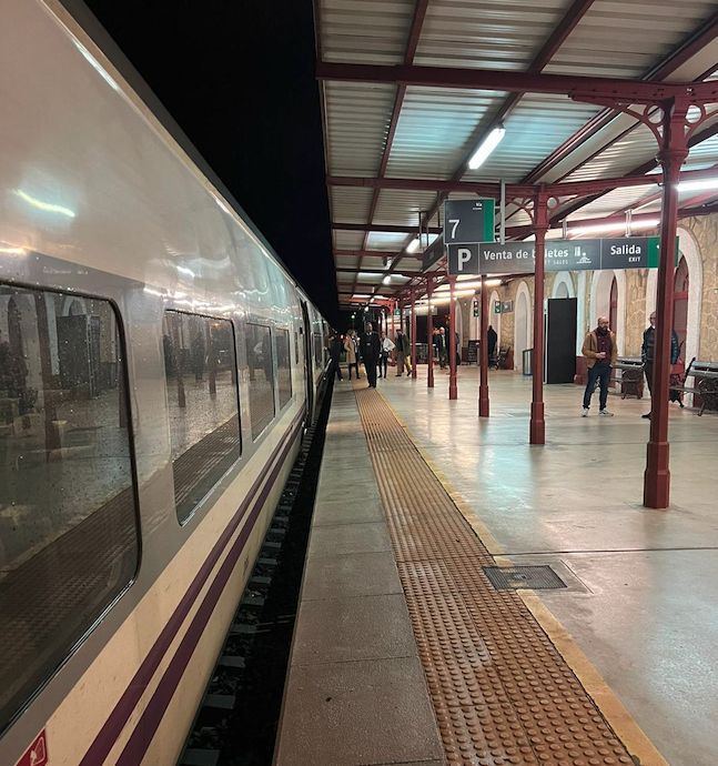 Algeciras recupera la conexión directa con Madrid en tren este miércoles pero el viaje durará más.