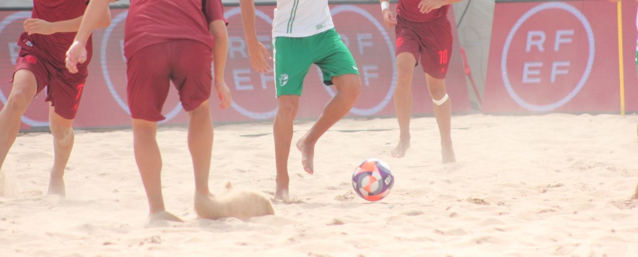 Denuncian que equipos con menores compitieron sin licencias ni seguro en el Campeonato Andaluz de Fútbol Playa