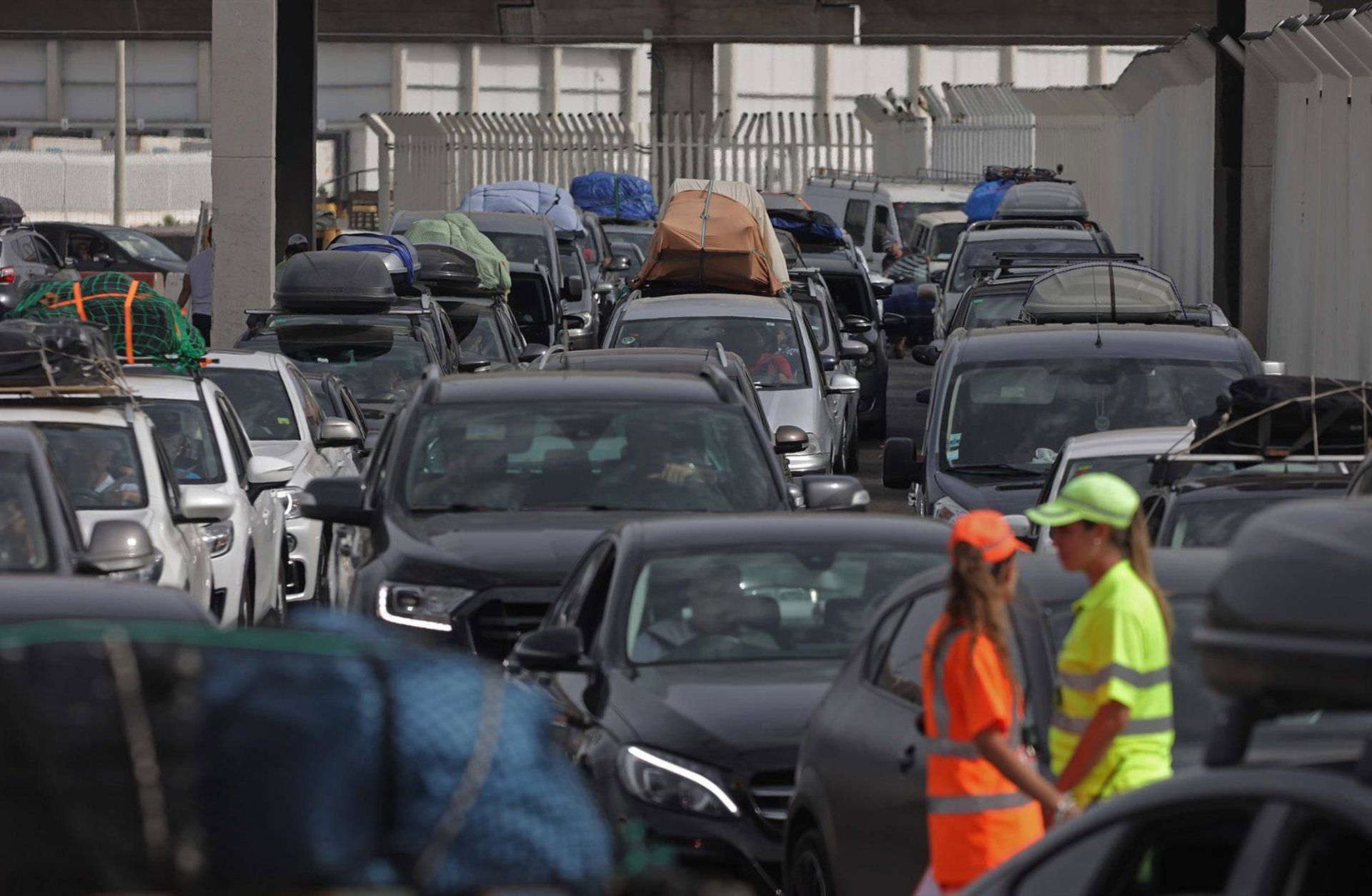 Vehículos en el Puerto de Algeciras durante la OPE. Foto: Europa Press. 