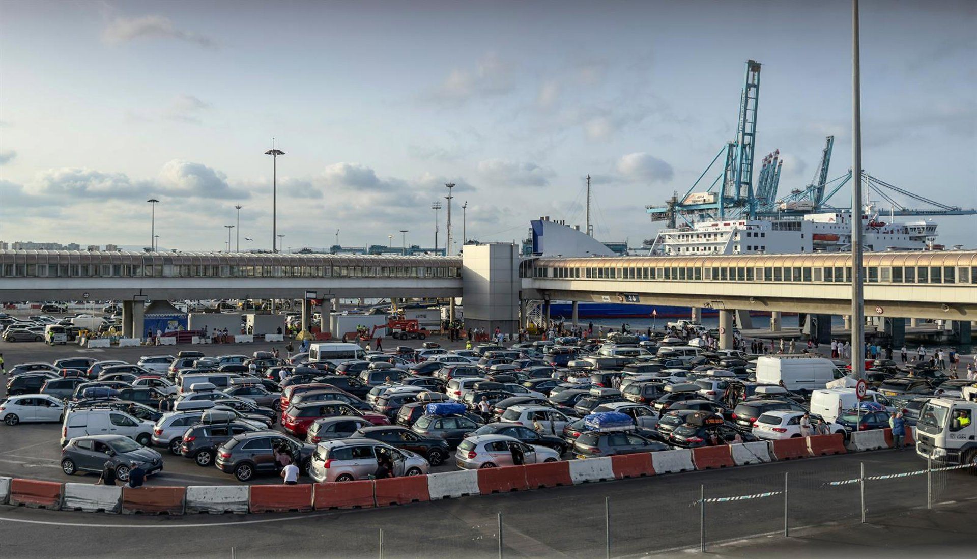 Los puertos de Algeciras y Tarifa superan el millón de pasajeros tras los días de mayor afluencia de la OPE.