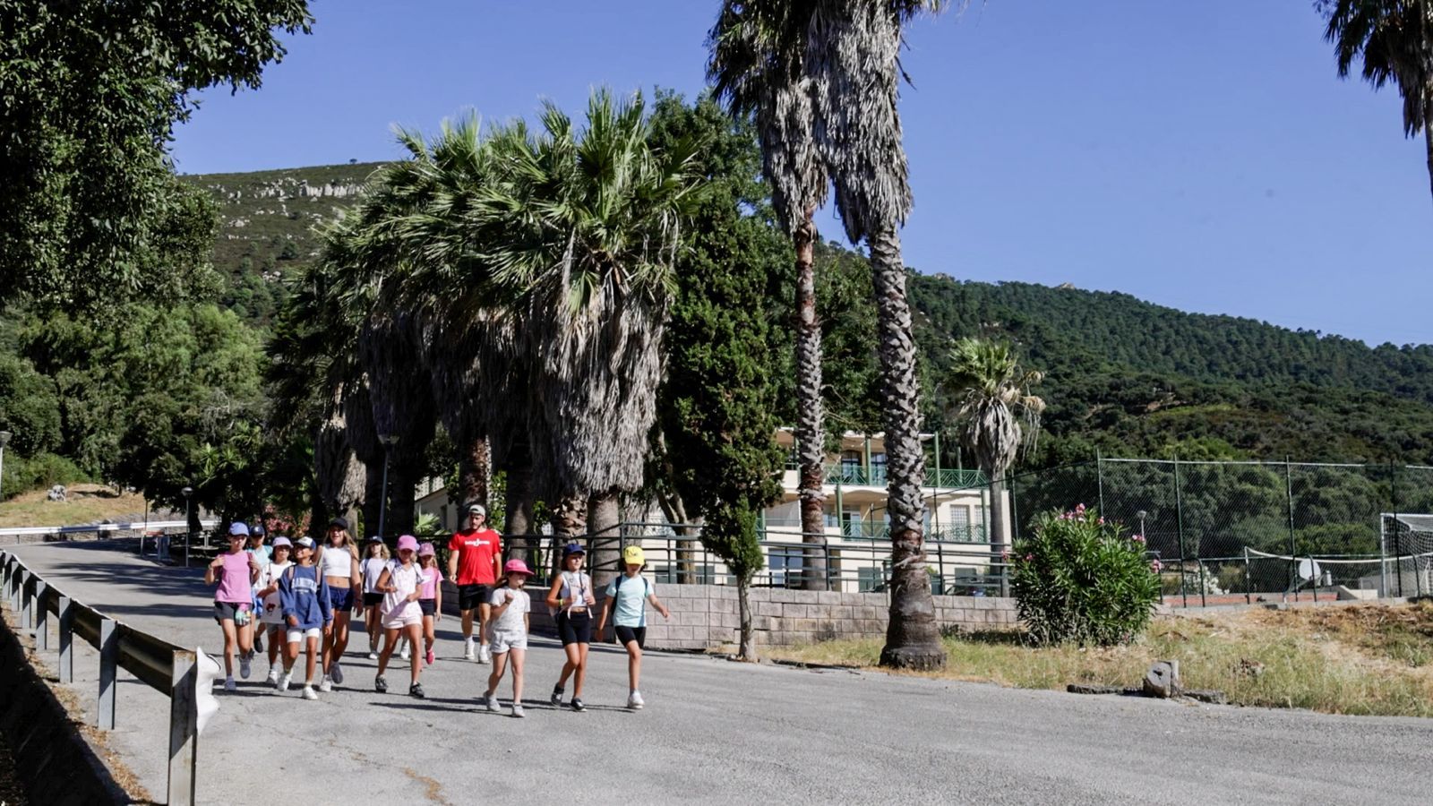 Unos 200 niños participan en los campamentos de verano de Inturjoven en el albergue Algeciras-Tarifa