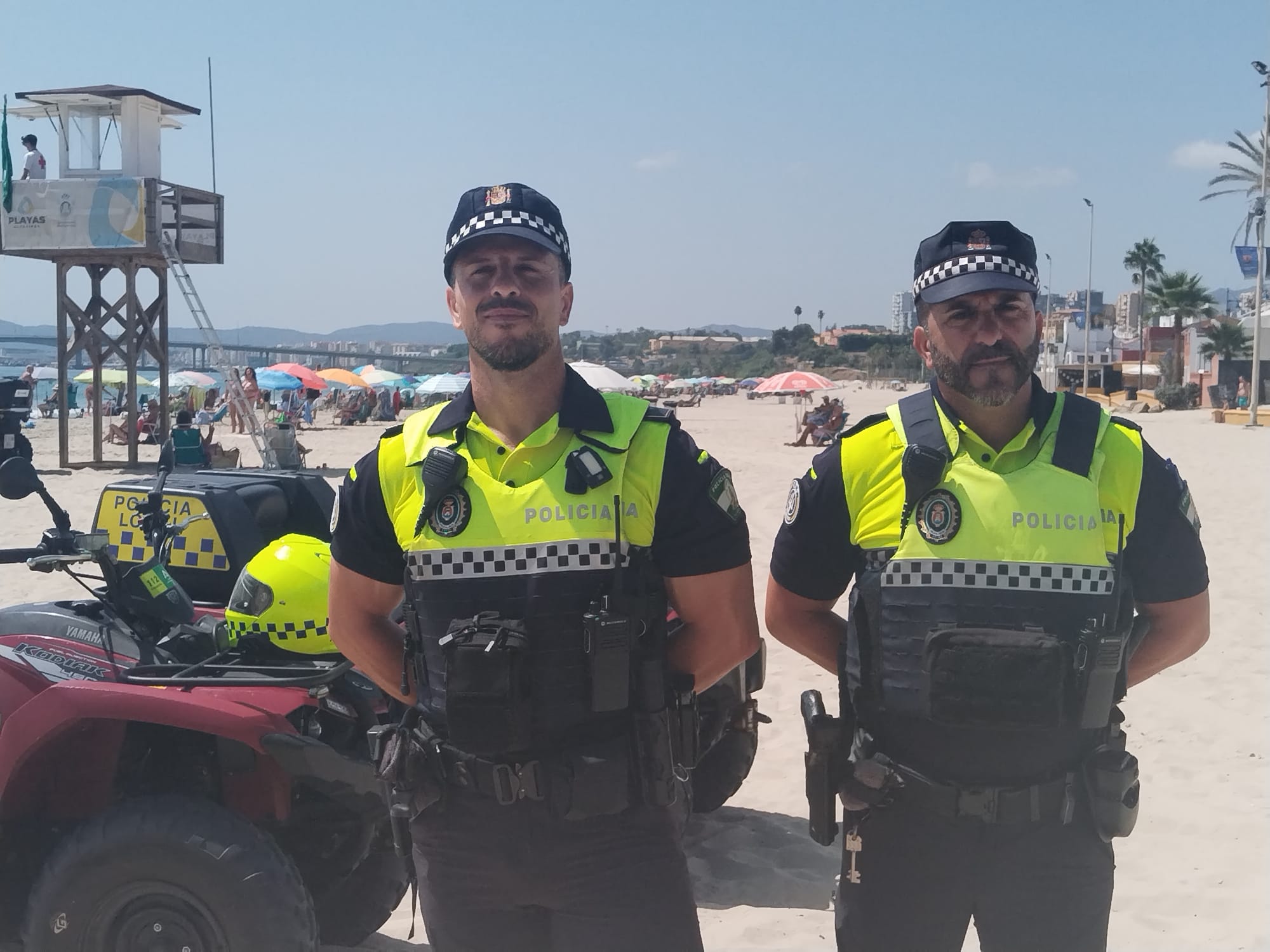 Rey e Iglesias, en El Rinconcillo, esta mañana. "El beso del bebé tras salvarlo es el mayor premio que nos llevamos".