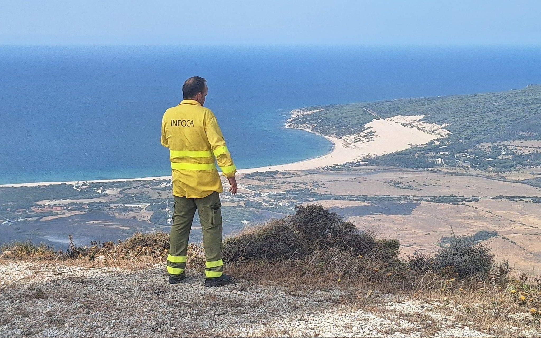 Imagen del INFOCA. Extinguido el incendio forestal de Tarifa