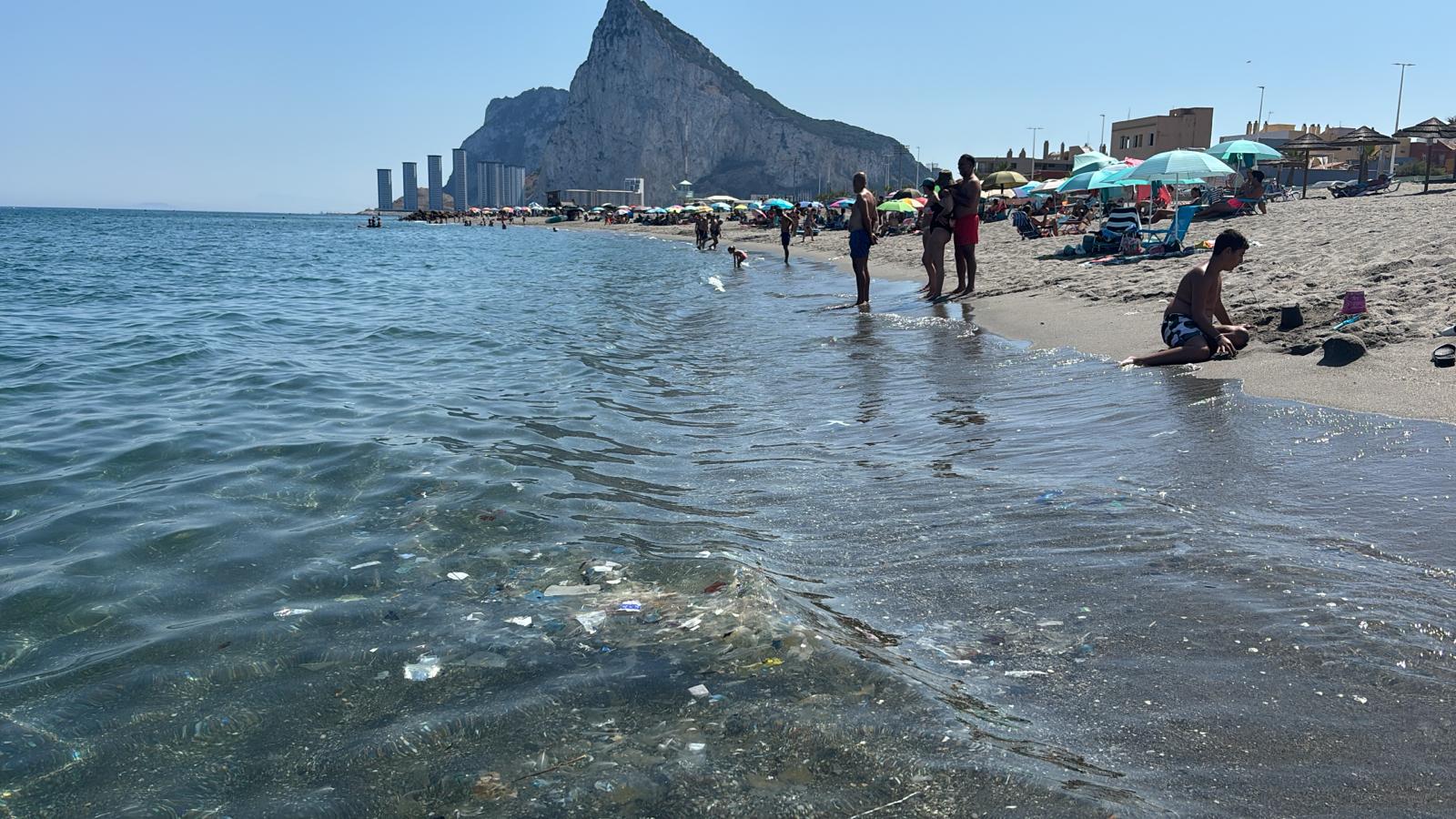Imagen de Verdemar. Denuncian la presencia de aguas residuales en la playa de Santa Bárbara en La Línea