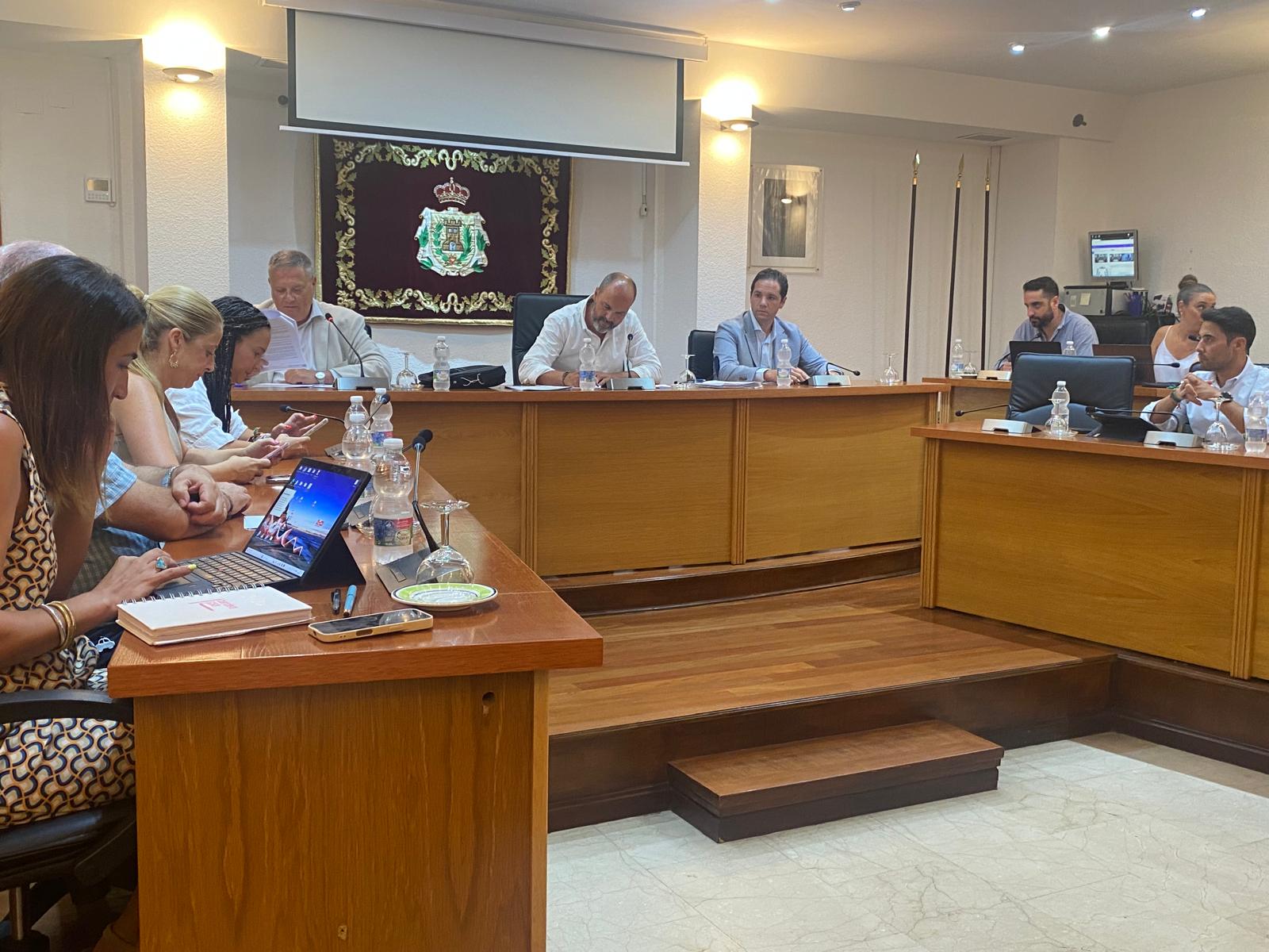 El pleno de Los Barrios aprueba el presupuesto de 2025 con los votos de Los Barrios 100×100 y PP