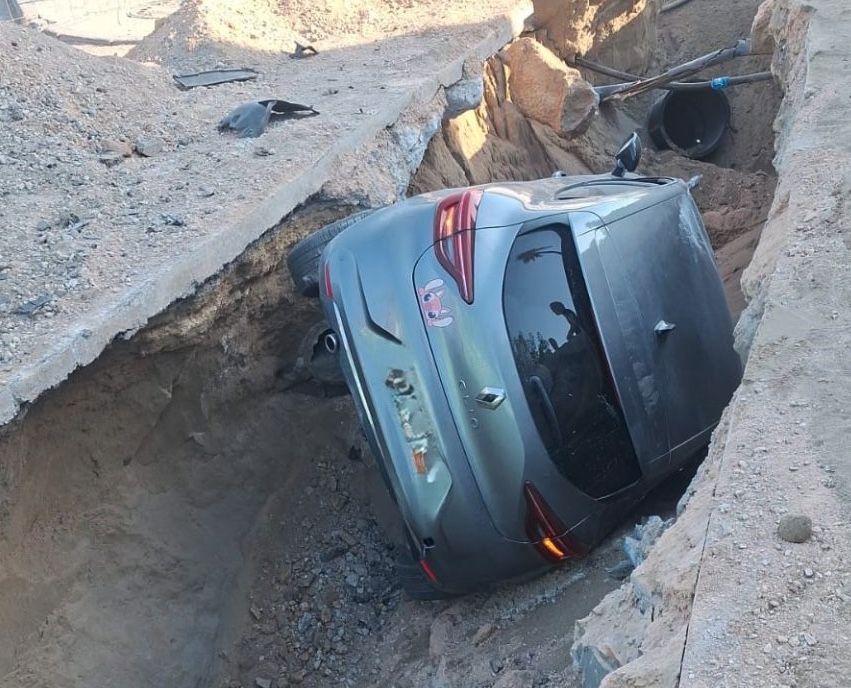 Una conductora da positivo en drogas tras caer en una zanja en la carretera del Cementerio