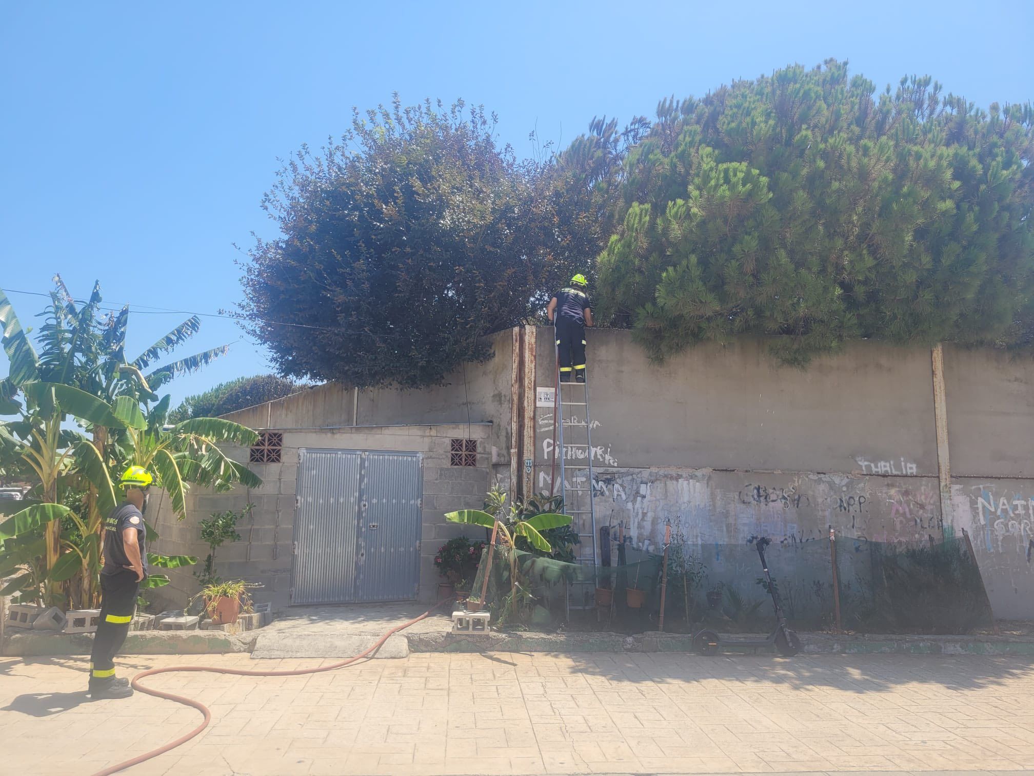Extinguido un incendio en la zona de Los Junquillos, en La Línea