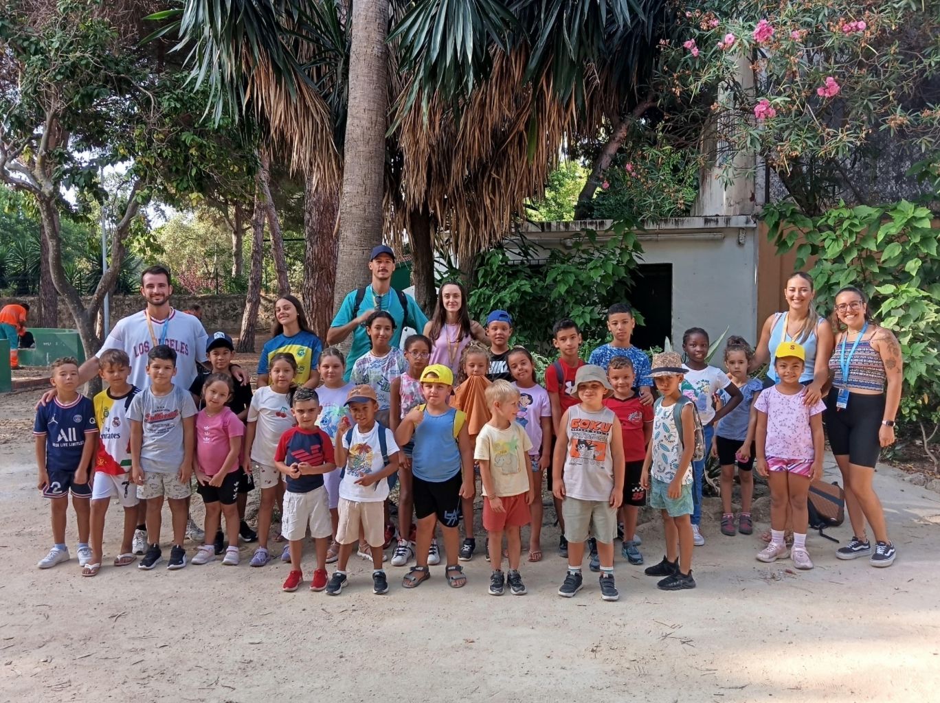 Niños del Centro Abierto de la Fundación Don Bosco disfrutan de una convivencia en el Parque de las Acacias