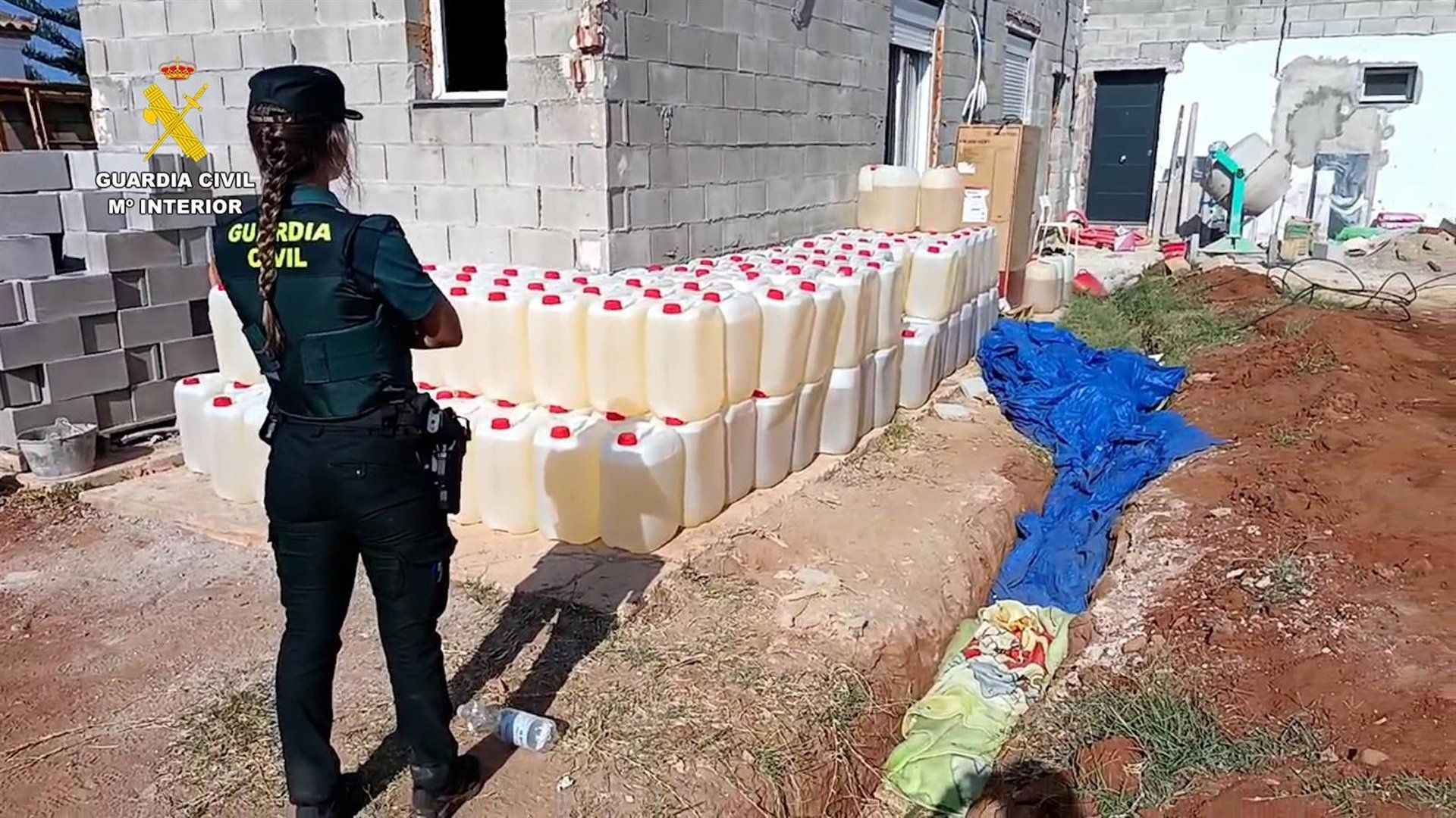 Cae en Chiclana una guardería de gasolina para narcolanchas con tres detenidos de La Línea