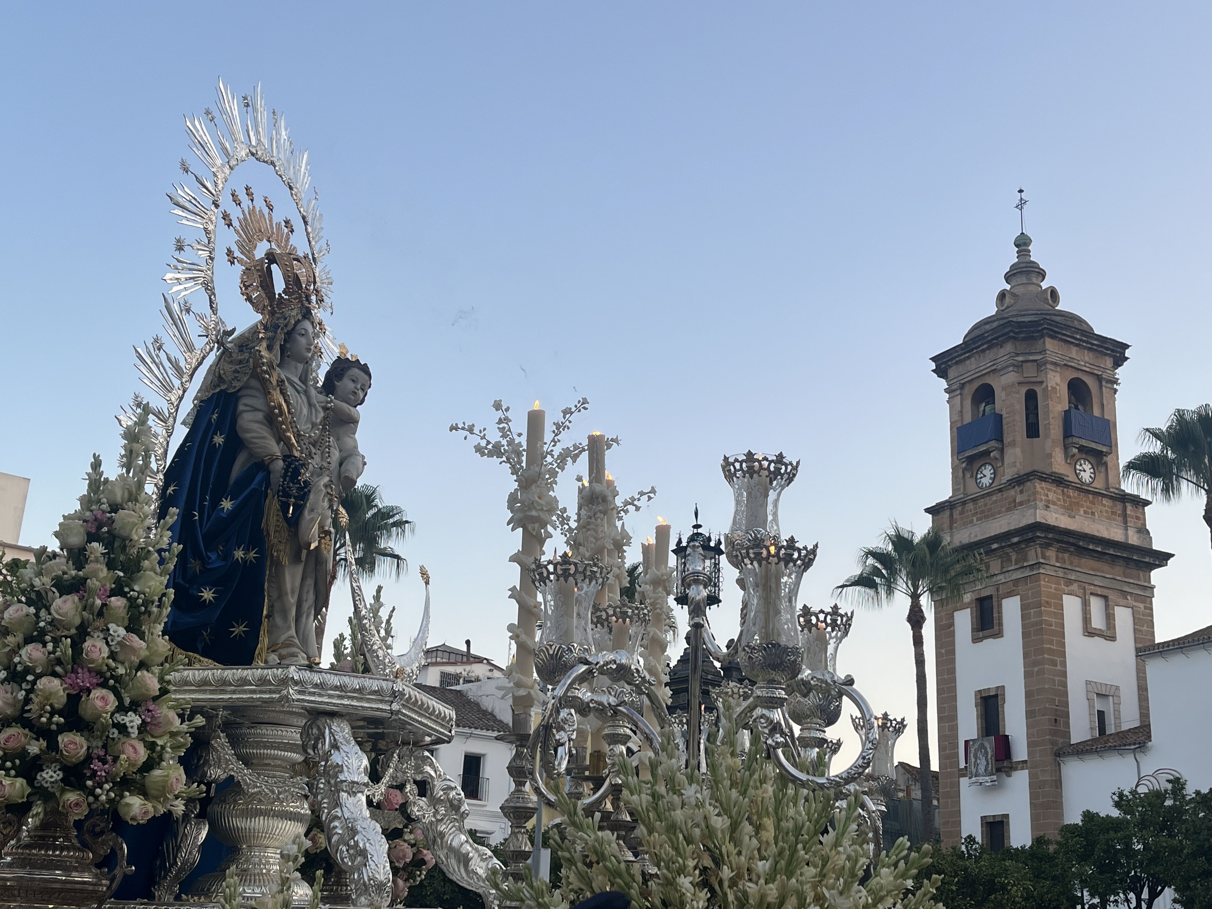 El centro de Algeciras abraza a la Virgen de la Palma en una procesión llena de devoción 