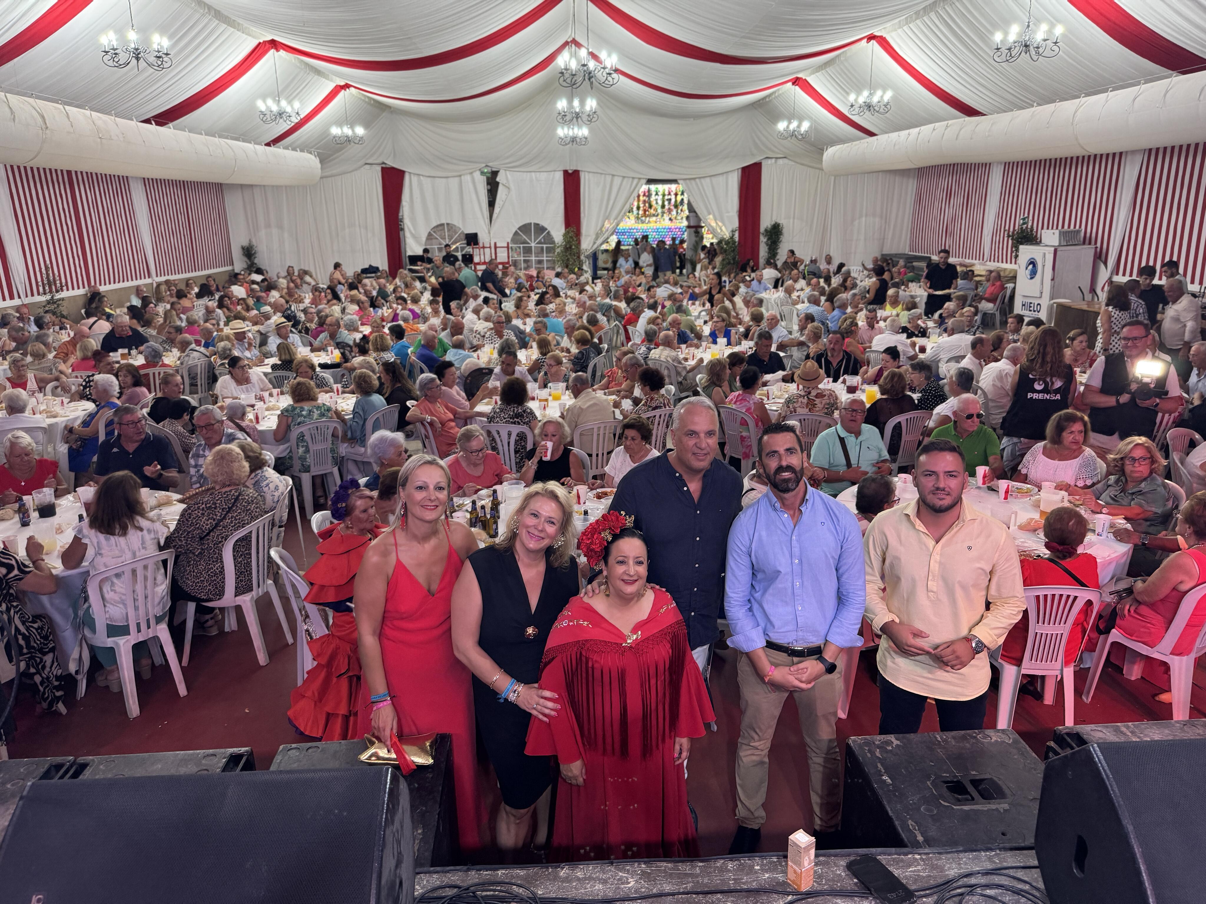 Casi medio millar de sanroqueños, en la Cena de Mayores de la Feria Real