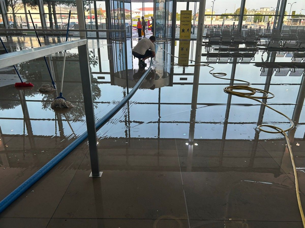 Aeropuerto de Gibraltar, afectado por la inundación. 