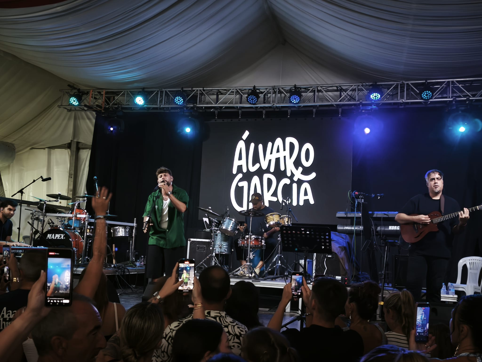 El artista Álvaro García también llena la Caseta Municipal