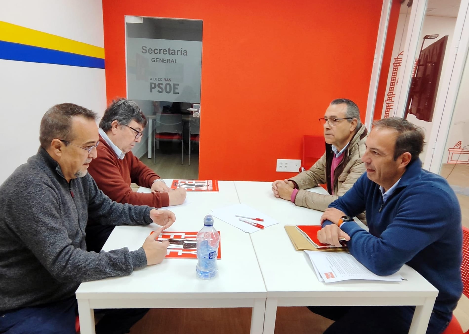 Luis García en reunión temas Memoria. 