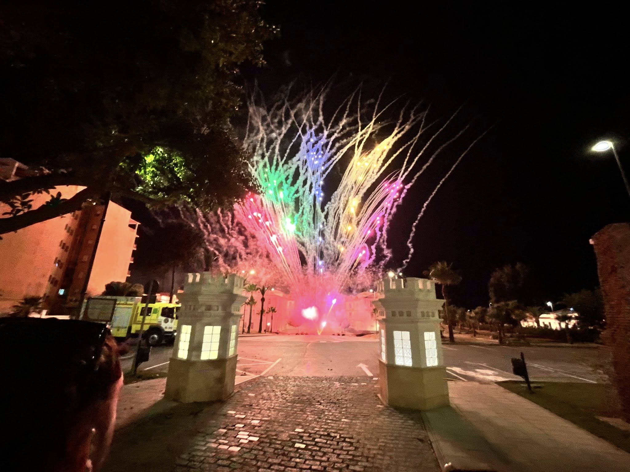 San Roque se colorea para despedir su Feria Real
