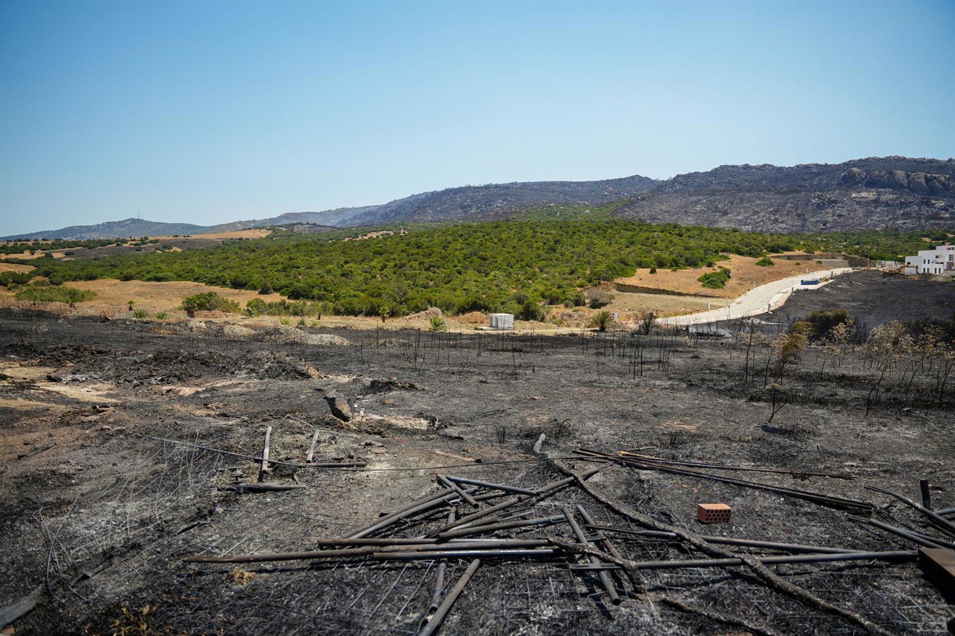 Todas las hipótesis abiertas en las investigaciones de incendios de Tarifa