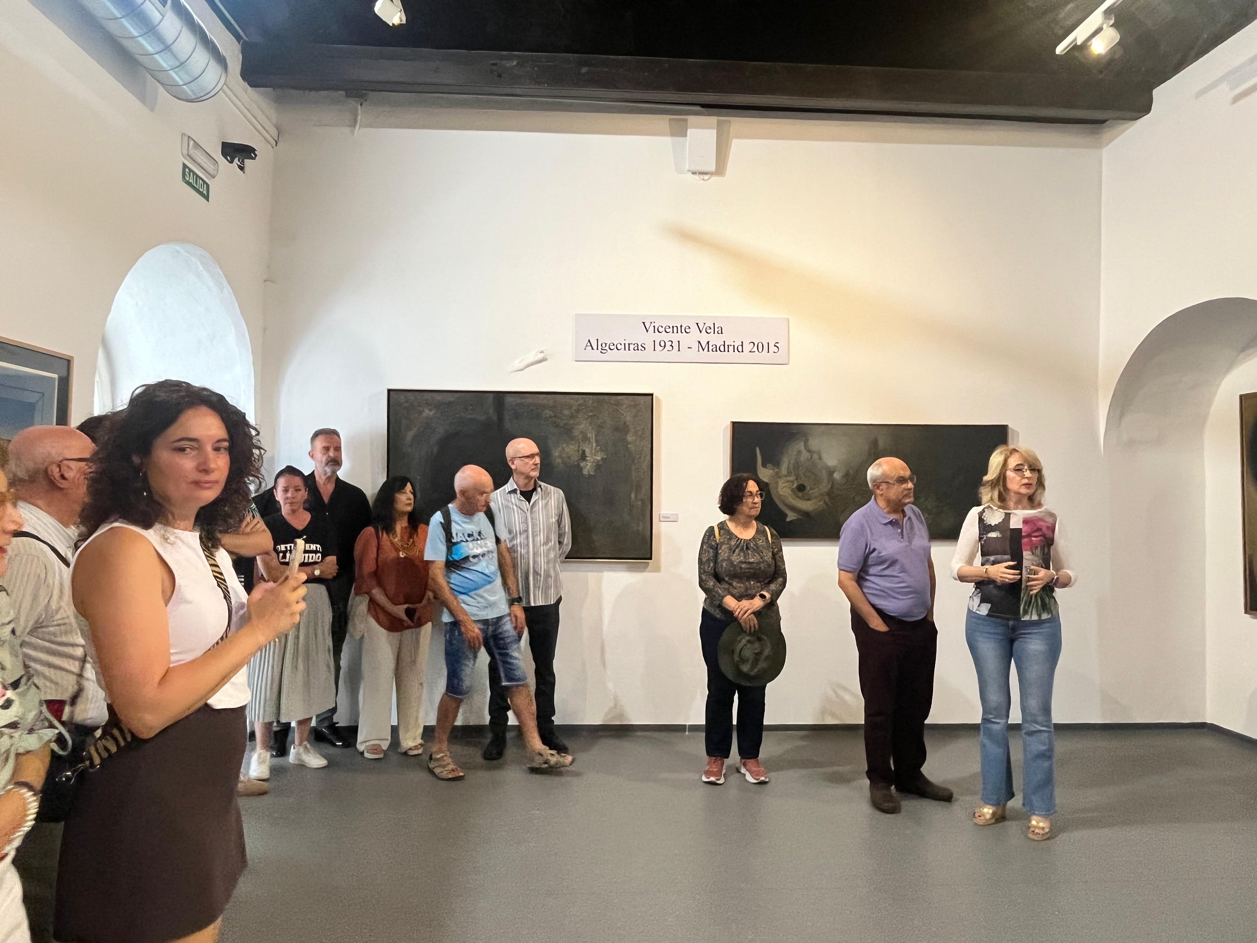 La exposición 'La creación que no cesa' reúne 37 obras del artista algecireño en el Museo Municipal.