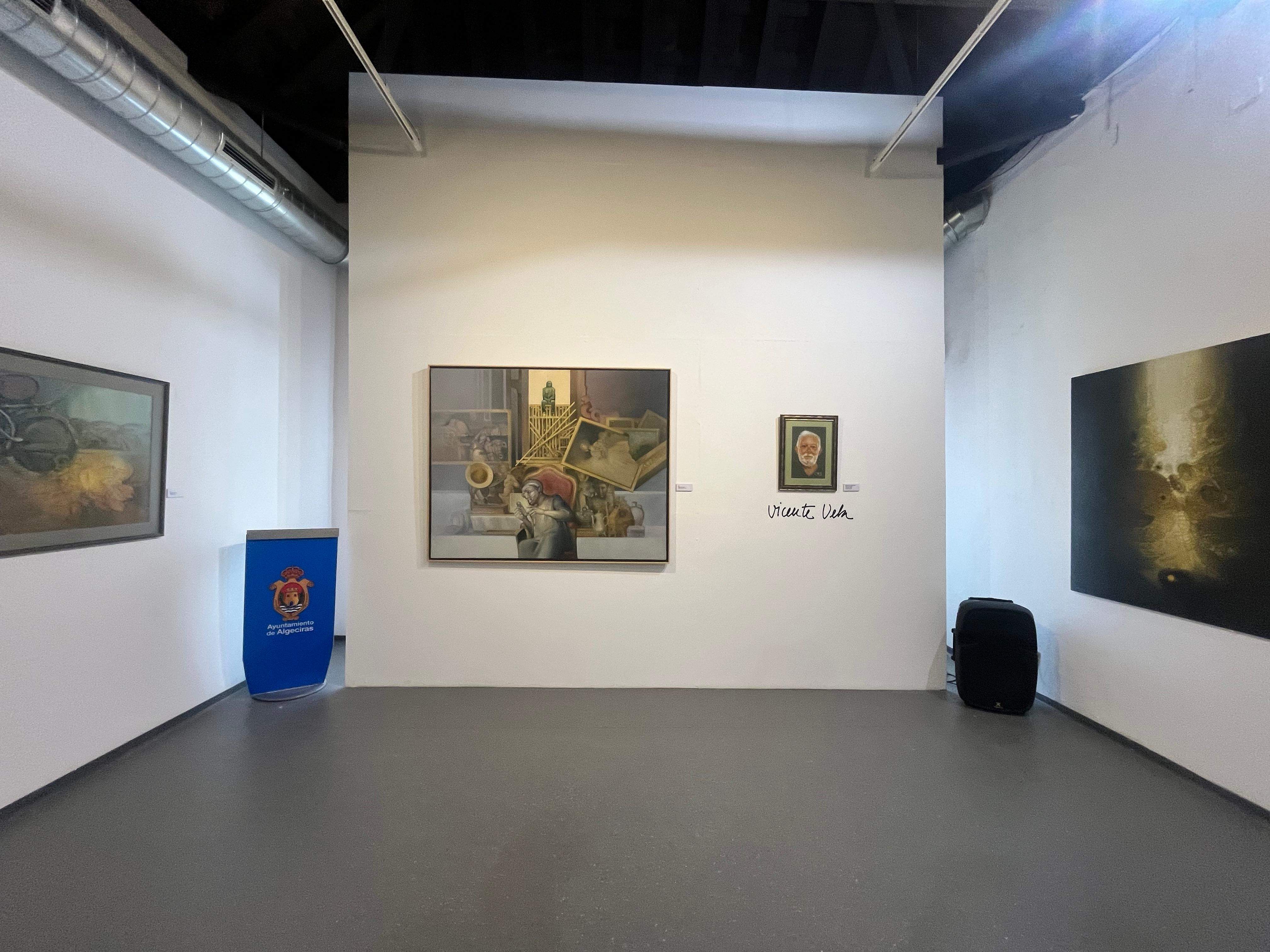 La exposición 'La creación que no cesa' reúne 37 obras del artista algecireño en el Museo Municipal.