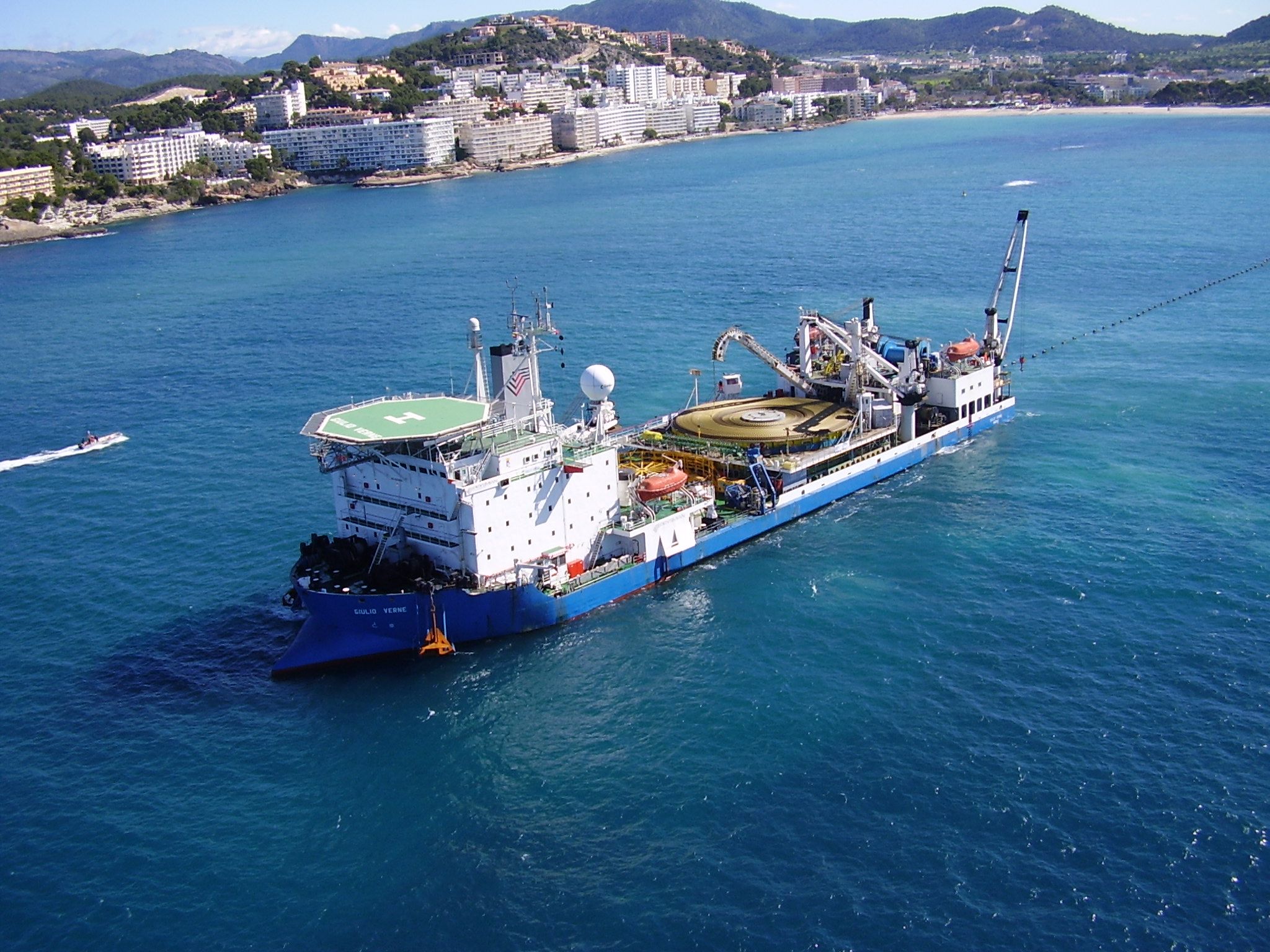 Red Eléctrica inicia el tendido submarino de la interconexión entre Ceuta y la Península a través de la comarca. 