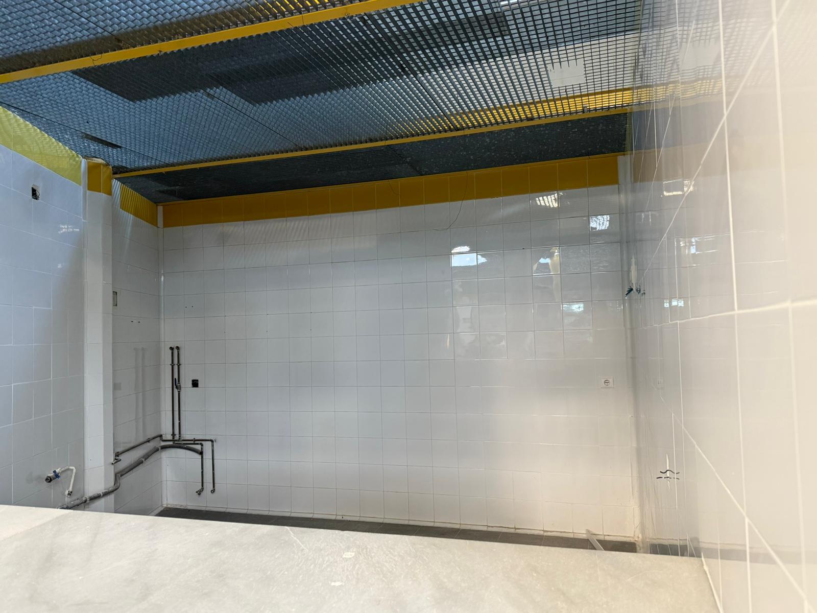 Imagen de una parte del mercado de abastos. Los Barrios invierte más de 9.000 euros en la mejora del Mercado de Abastos 