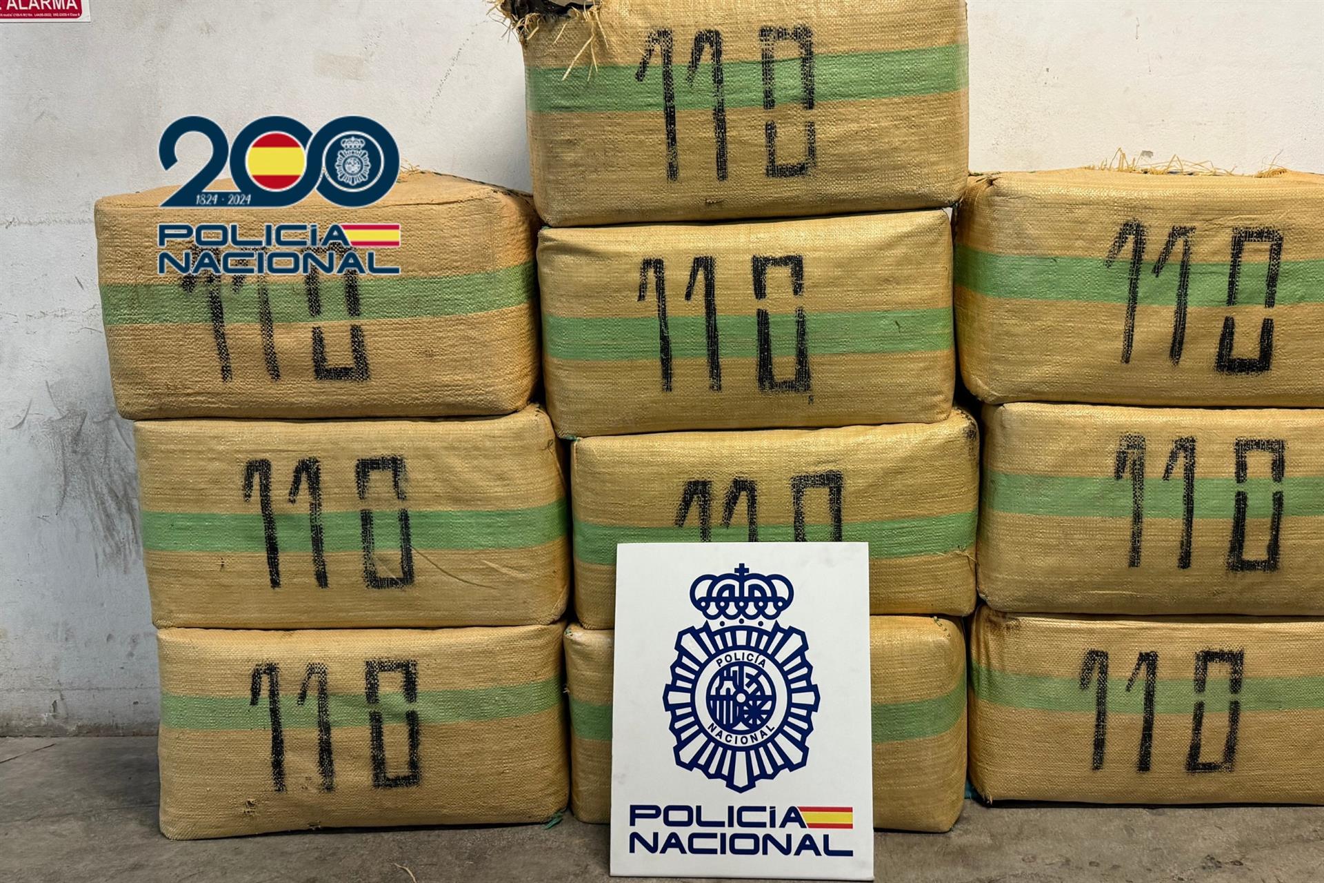 Intervenidos más de 400 kilos de hachís en una "narcoguardería" en Algeciras Intervenidos más de 400 kilos de hachís en una "narcoguardería" en Algeciras