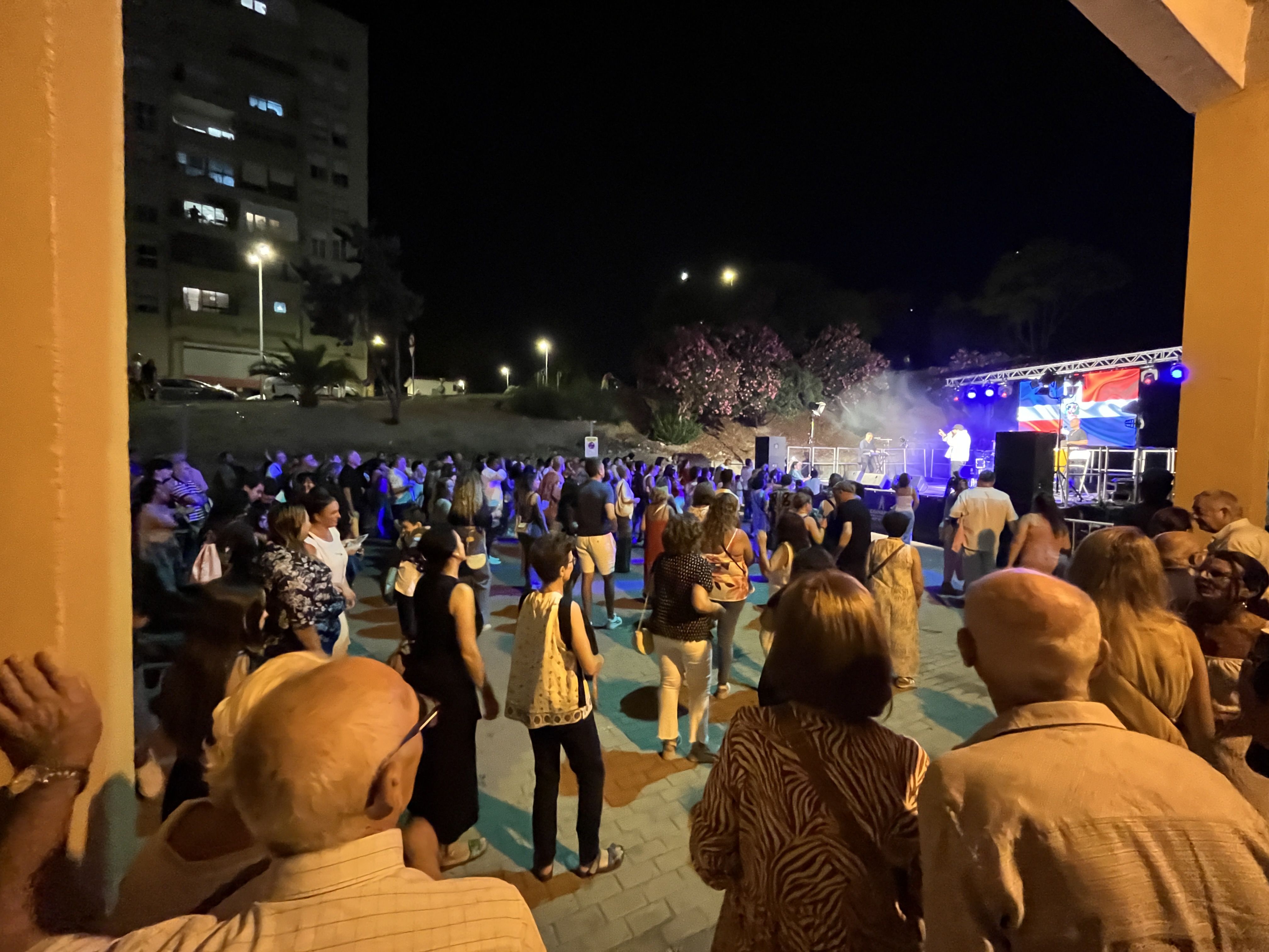 El Festival Latino reúne a cientos de personas a ritmo de música y comida