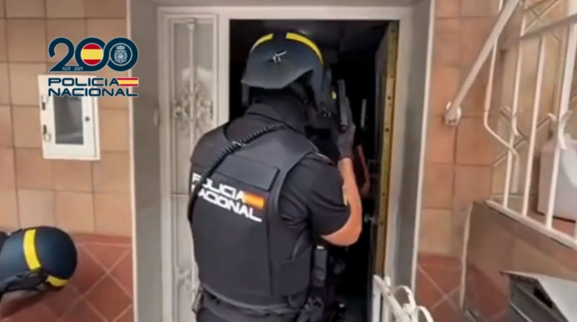Policía Nacional, durante un registro. 