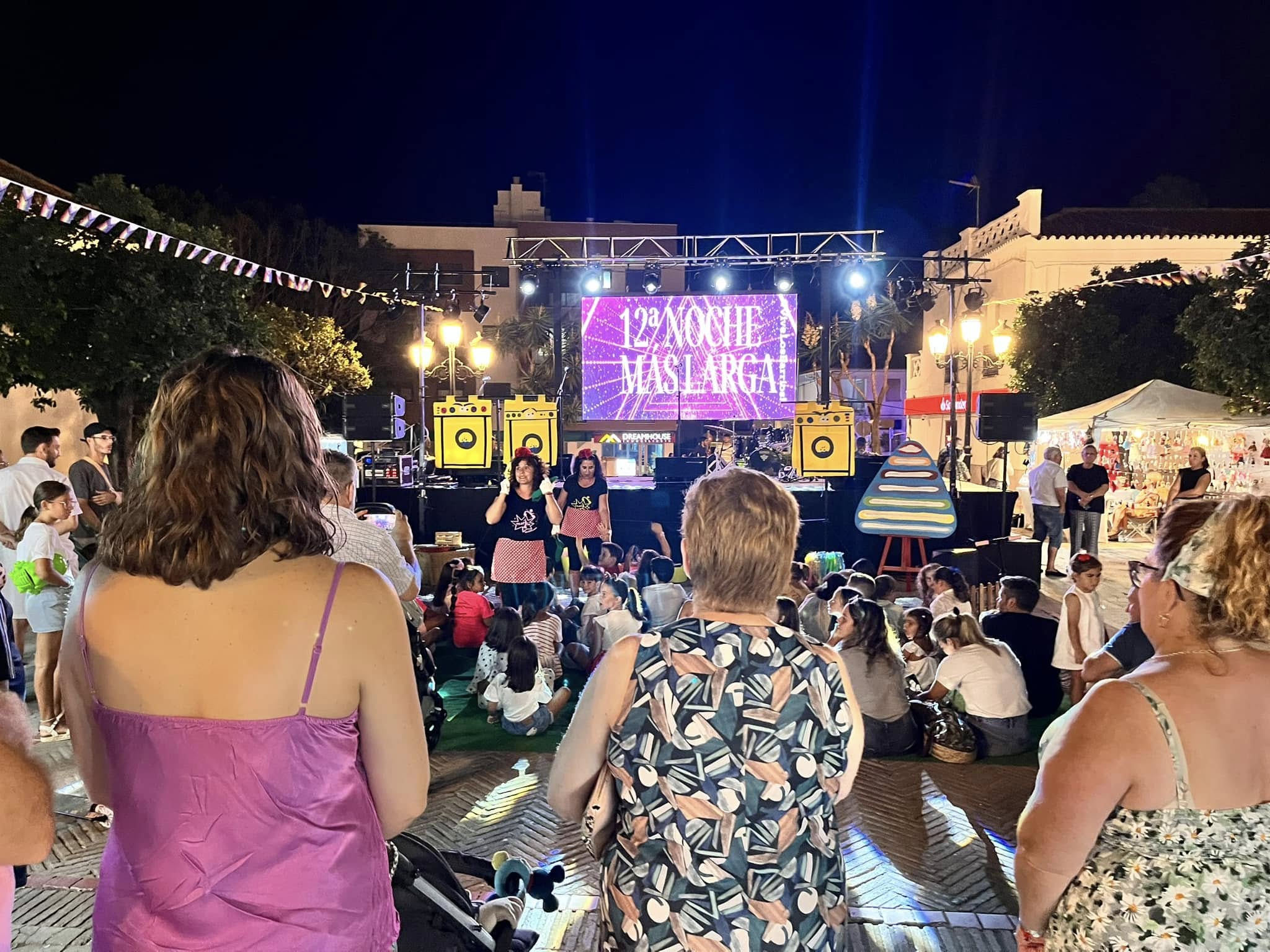 El mercado de moda y el barber show, este sábado en la noche más larga de Los Barrios. Foto de la edición pasada.