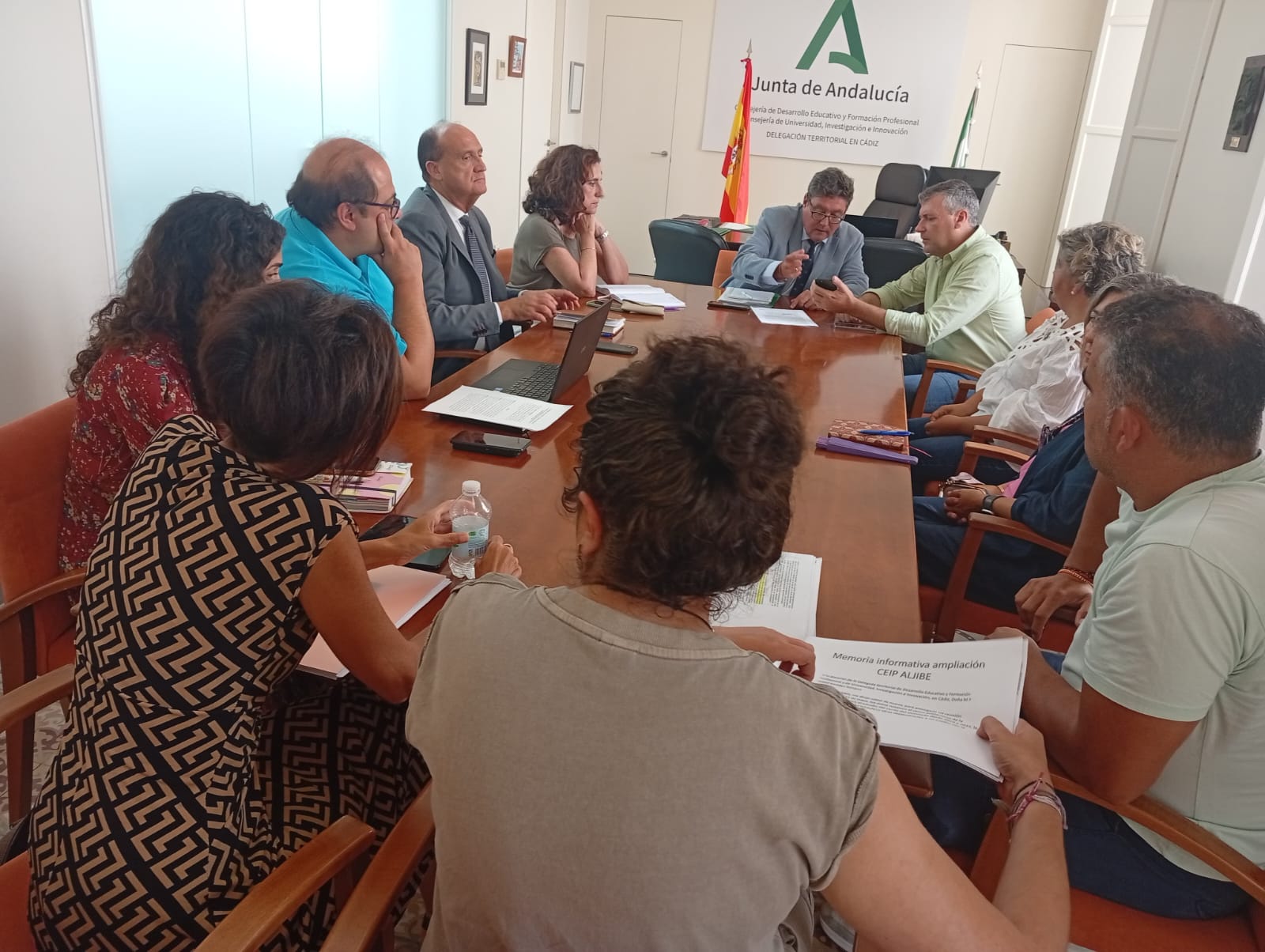 Jimena mantiene las protestas tras la reunión "nefasta"  con la Junta sobre la falta de espacio en el CEIP Aljibe. 