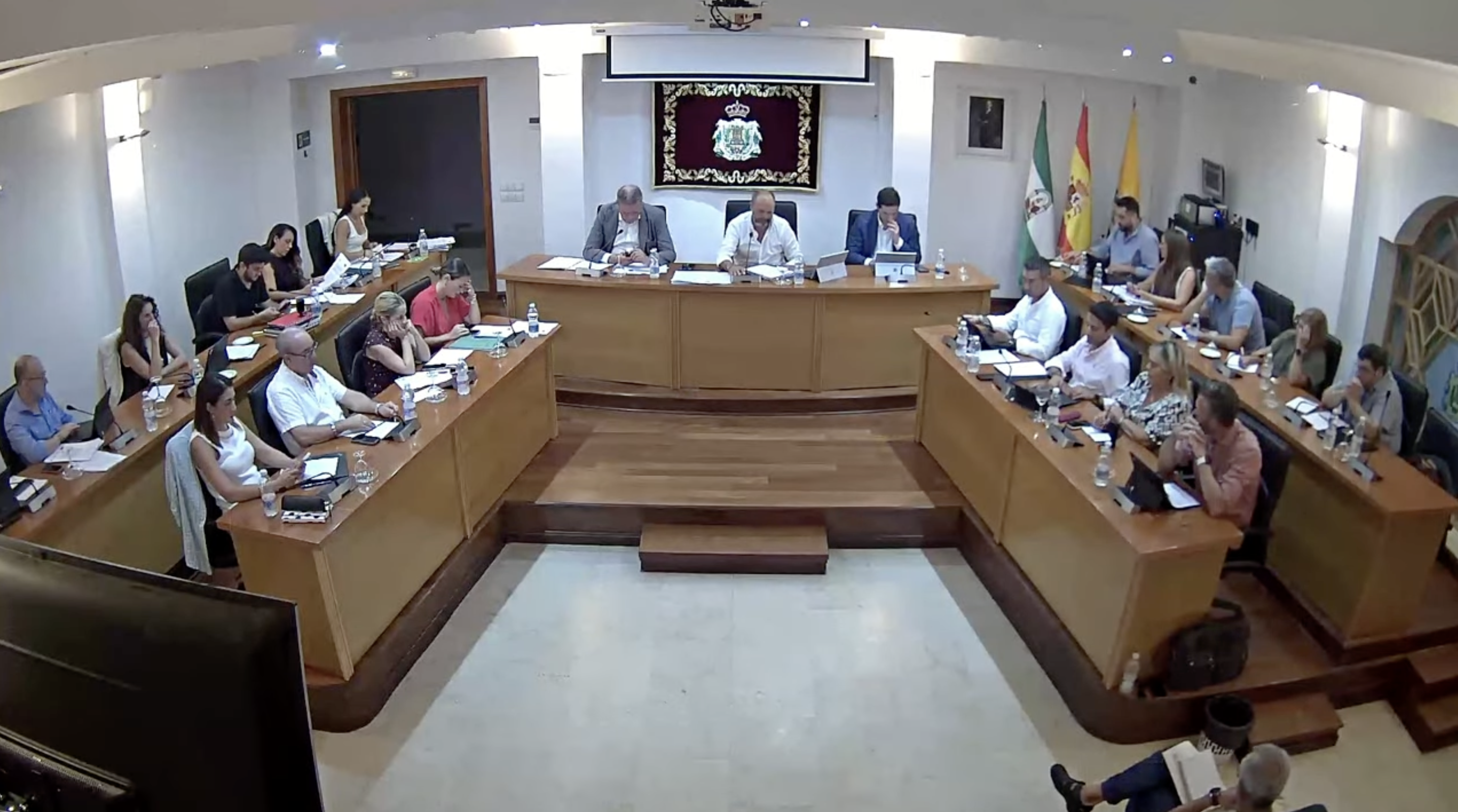 Los mosquitos y el "taconazo" de la Junta, en el pleno de Los Barrios