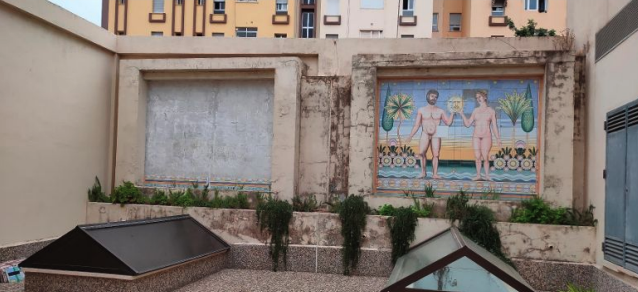 Algeciras restaurará dos murales de cerámica del edificio Pérez Villalta