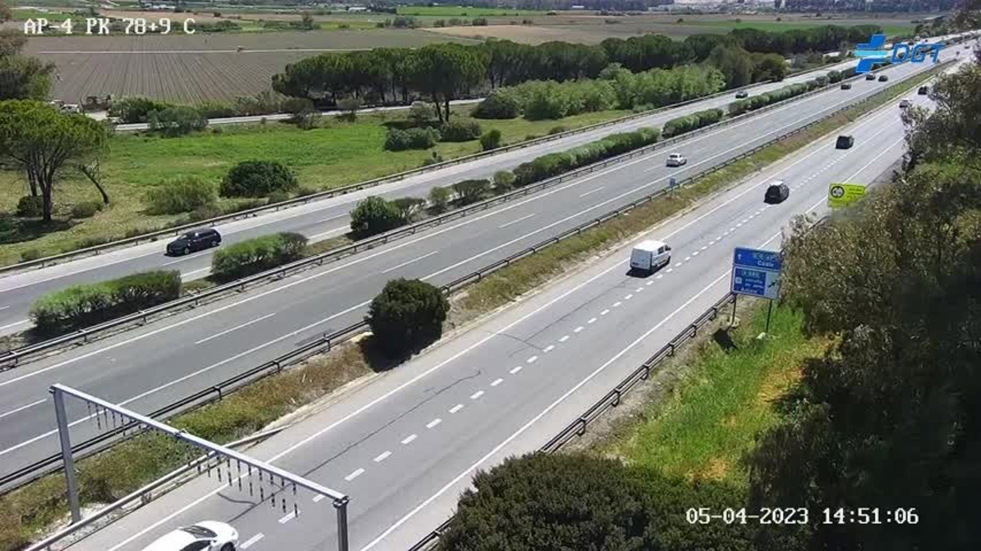 Dos policías salvan la vida a un bebé de una parada cardiorrespiratoria en el arcén de la AP-4