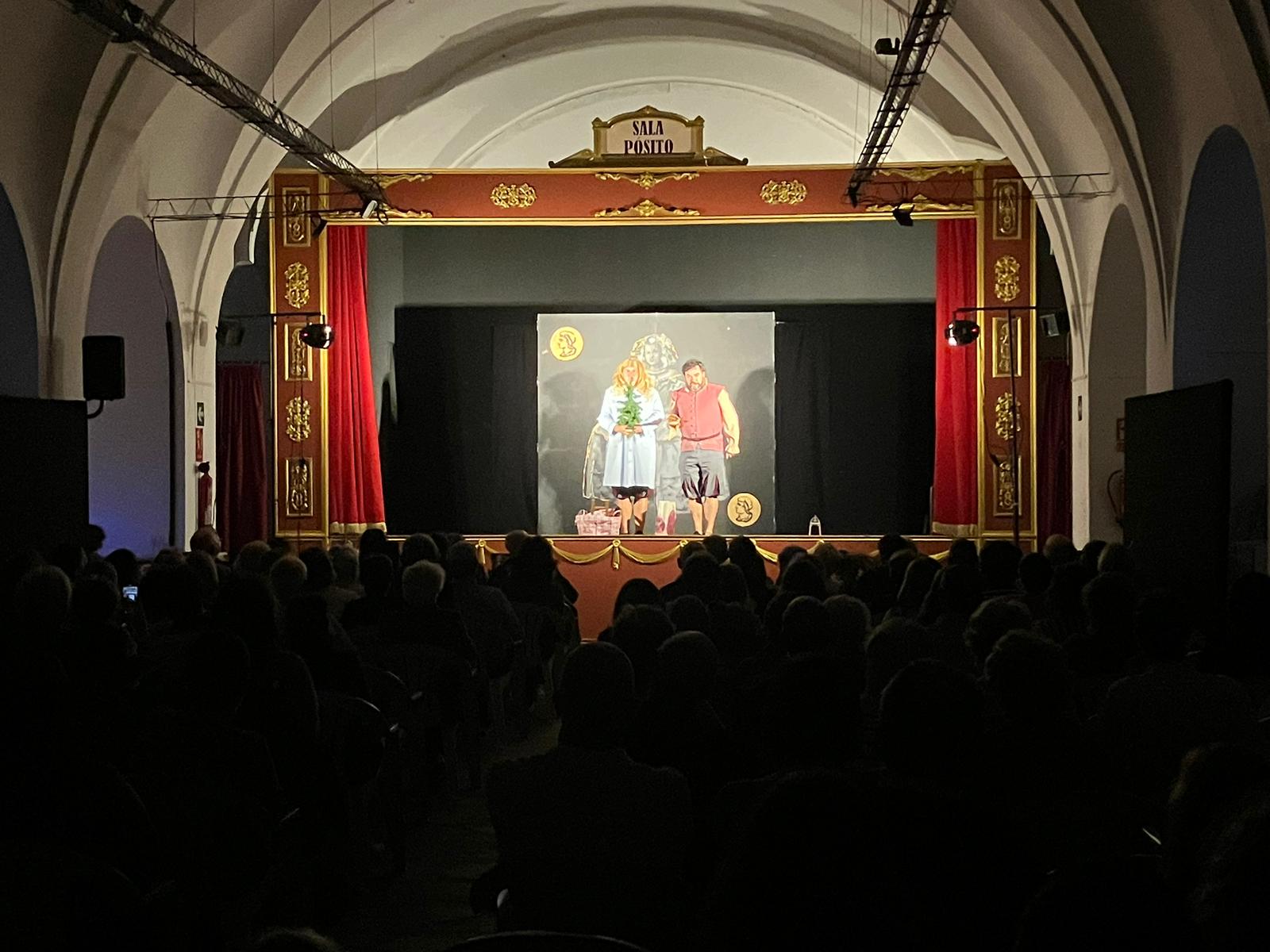 Imagen de archivo de una obra de teatro en la sala teatral del edificio Pósito de Los Barrios. Los Barrios acogerá diez obras de teatro gratuitas en los últimos meses de 2025