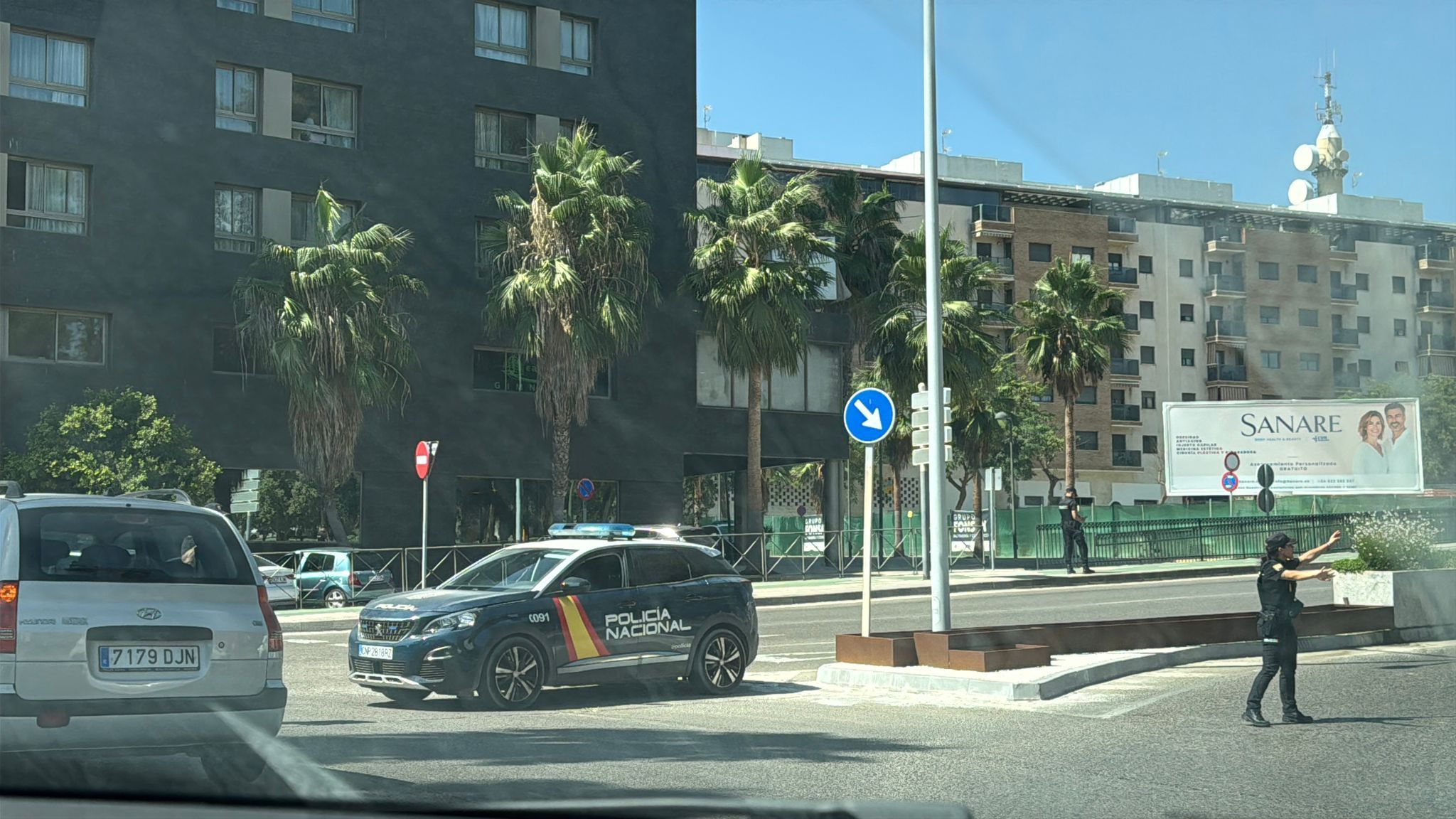 Varias calles de los alrededores del Hotel AC de Algeciras, cerradas por la rotura de una tubería de gas
