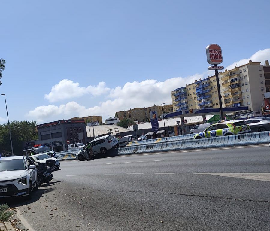 Una persona herida tras una colisión entre dos vehículos en la A-7 a la altura de La Granja. Foto: 8Directo