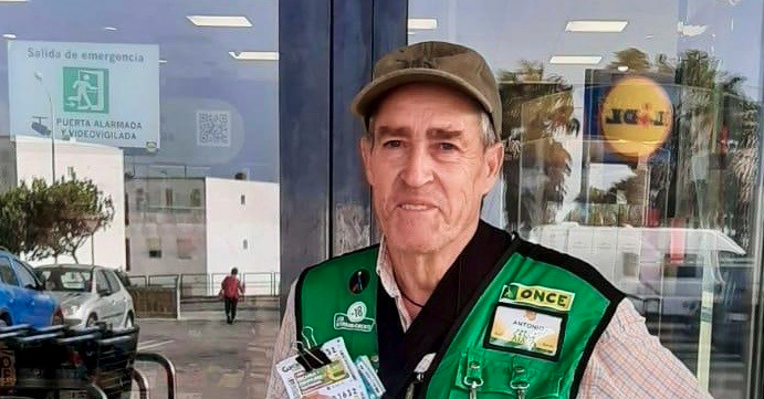 Antonio Santos, vendedor de la ONCE en Tarifa. 