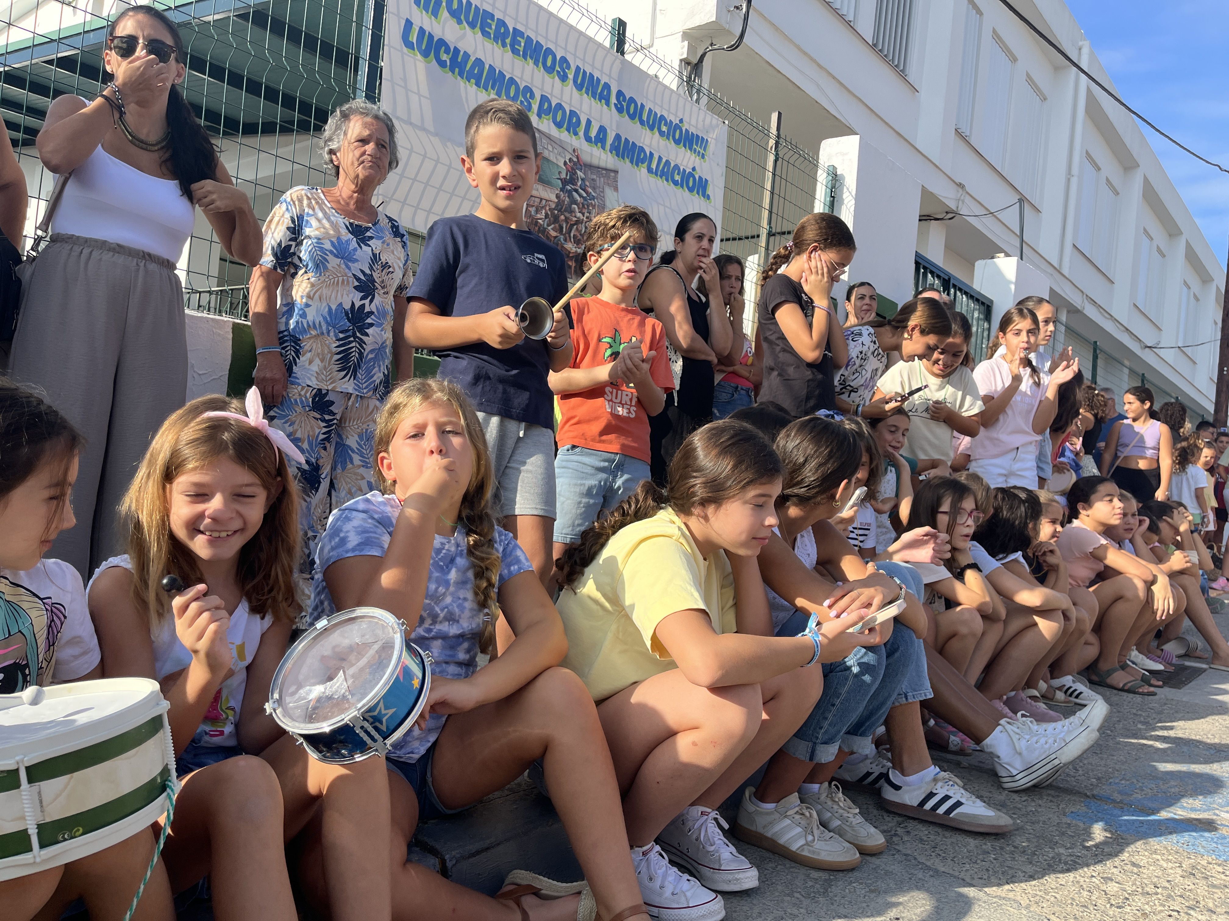 Imagen de 8Directo. Los alumnos del colegio Aljibe de Jimena volverán a clases sin soluciones para la falta de espacio Los alumnos del colegio Aljibe de Jimena volverán a clases sin soluciones para la falta de espacio