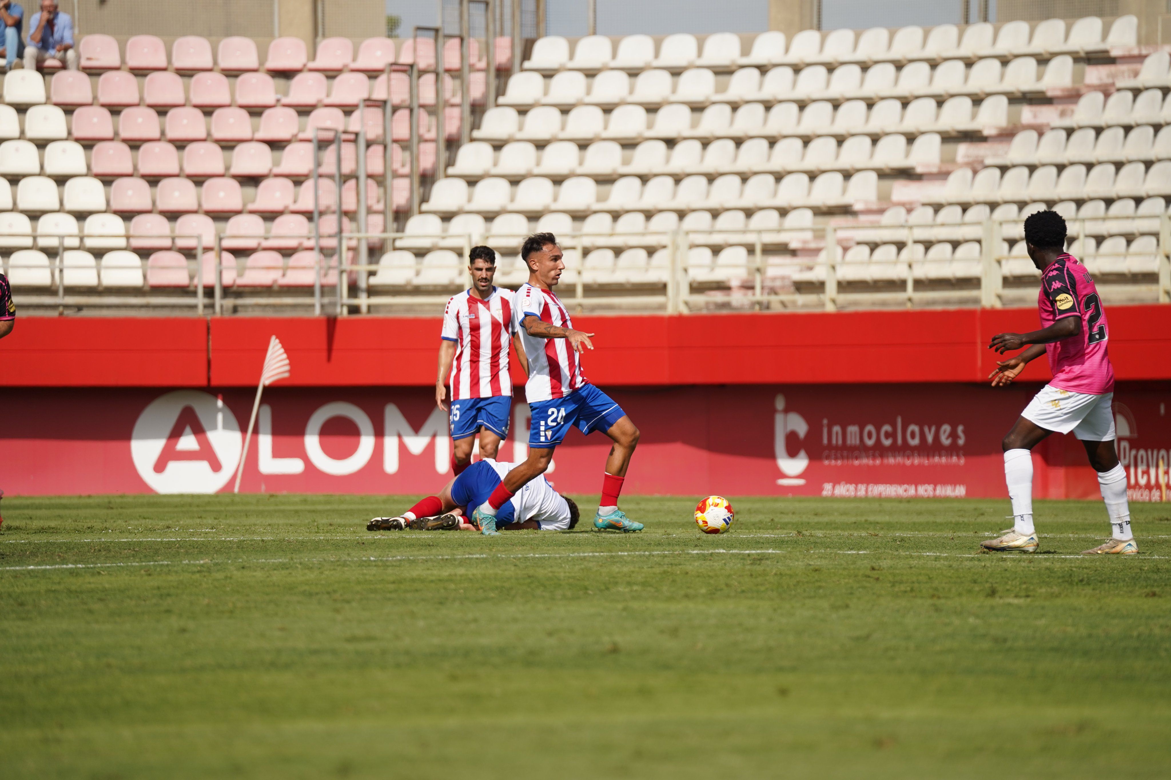 (1-2) El Algeciras pierde en casa con el Sabadell en un partido lleno de interrupciones