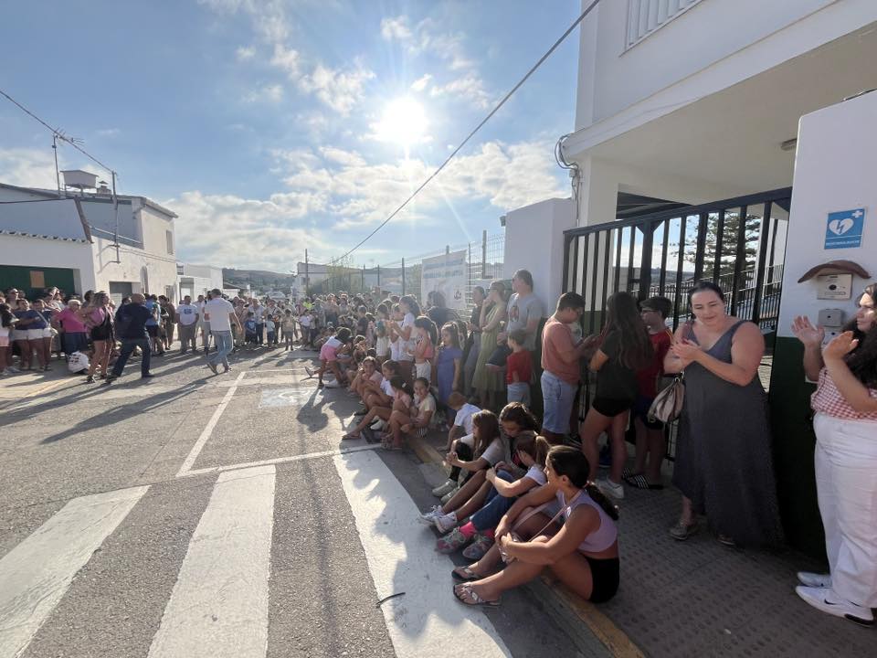 La falta de espacio que sufren más de 300 alumnos del CEIP Aljibe de Jimena llega al Parlamento Andaluz