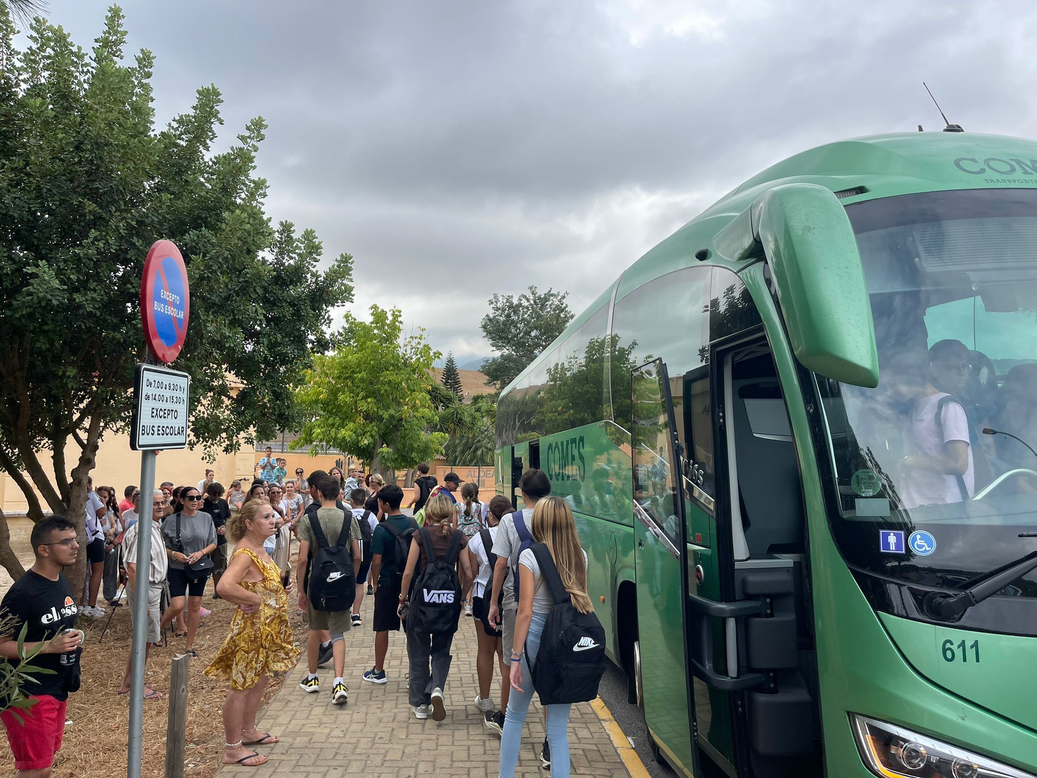 Vuelve la parada de autobús escolar en La Aldea III, en Algeciras. Foto: S.F. / 8Directo