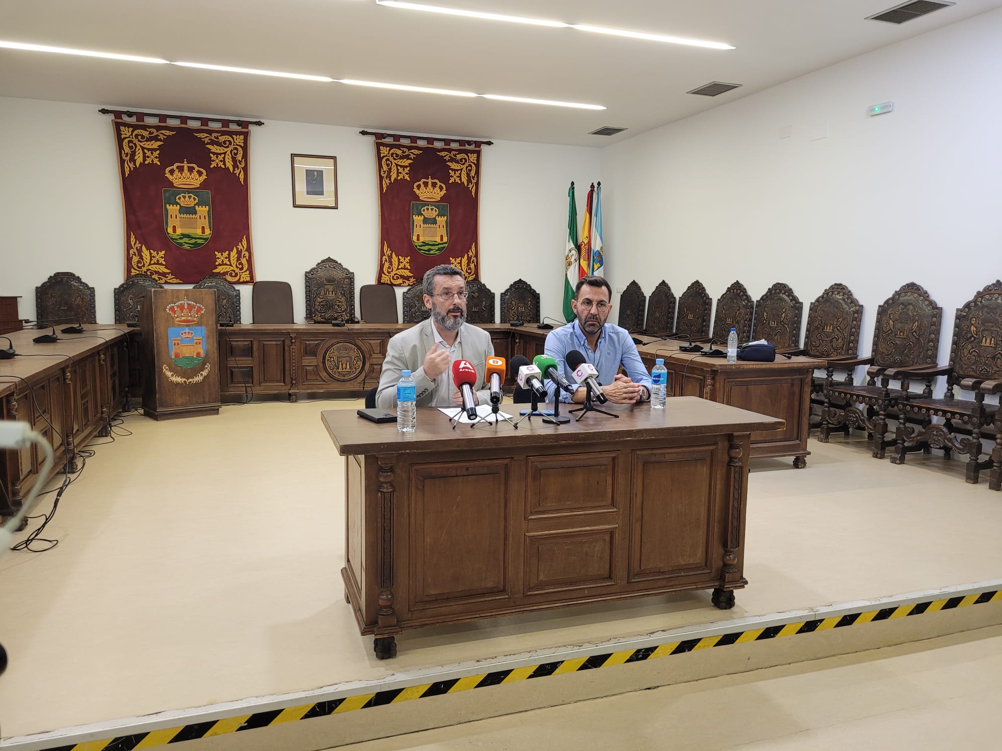 Juan Franco junto al concejal delegado de Comercio y Mercados, Alfonso Lozano.