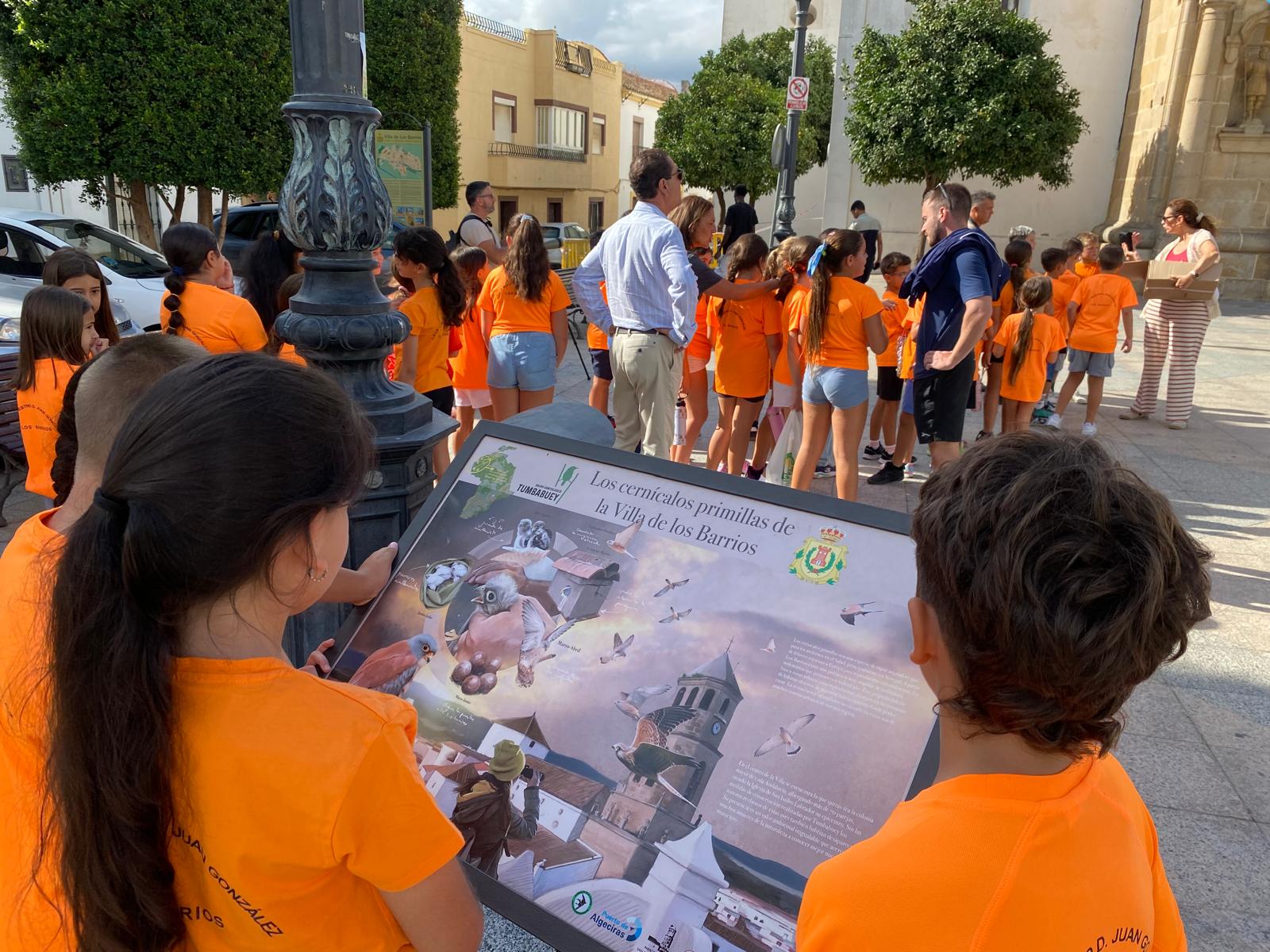 Escolares de Los Barrios participan en la actividad ‘Cernícalos entre tejados’ en el Día Mundial del Turismo