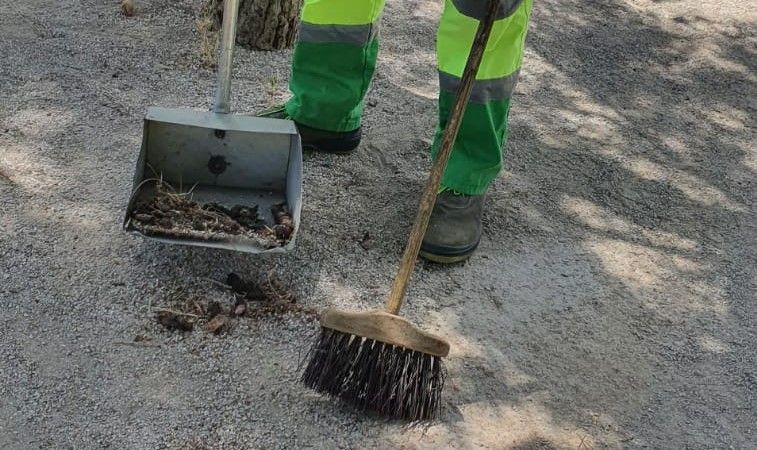 Los Barrios refuerza la campaña de concienciación para eliminar los excrementos de perros en la calle