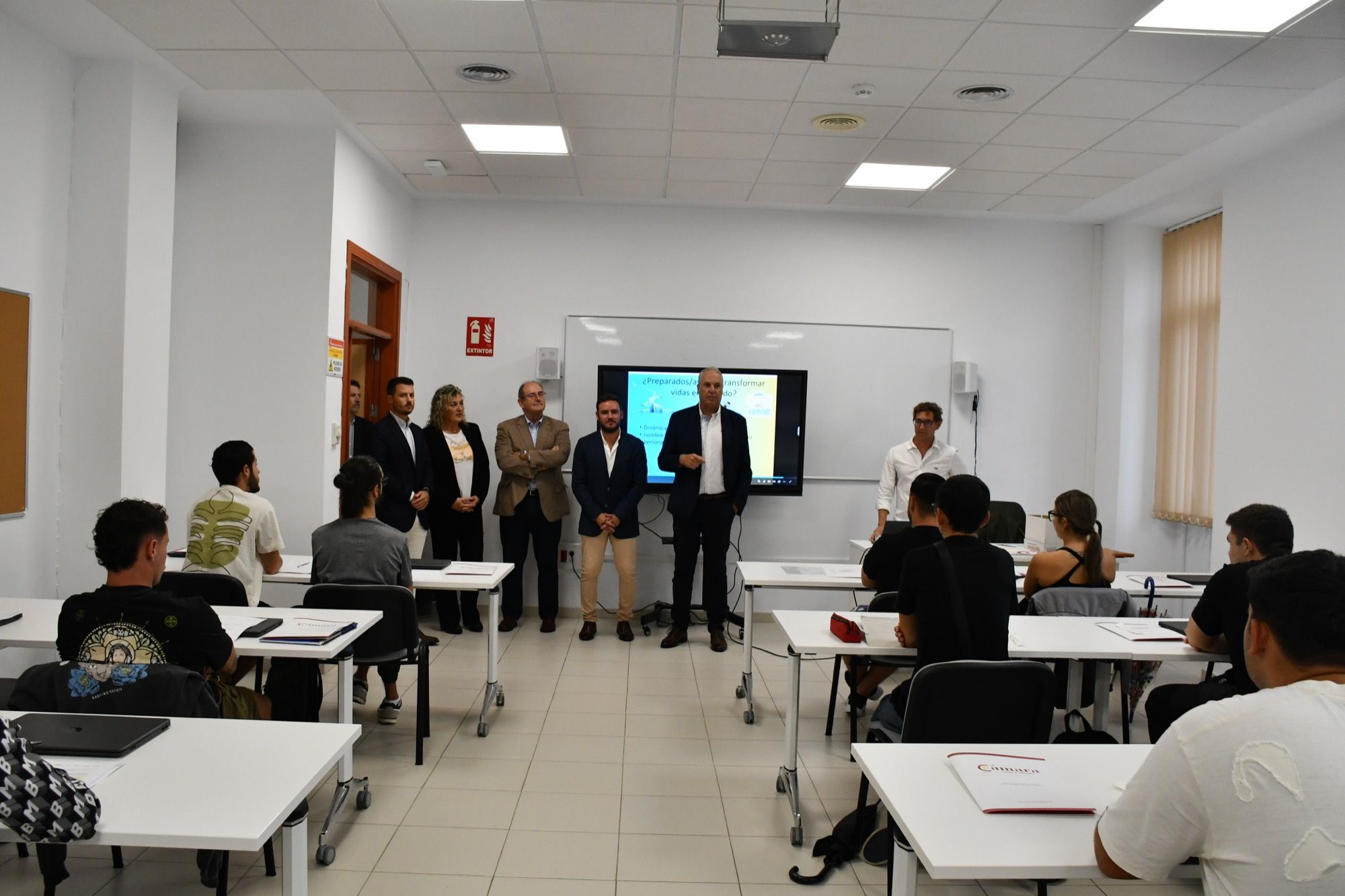 Unos 25 alumnos comienzan un curso para trabajar en Dragados Offshore en Campamento. 