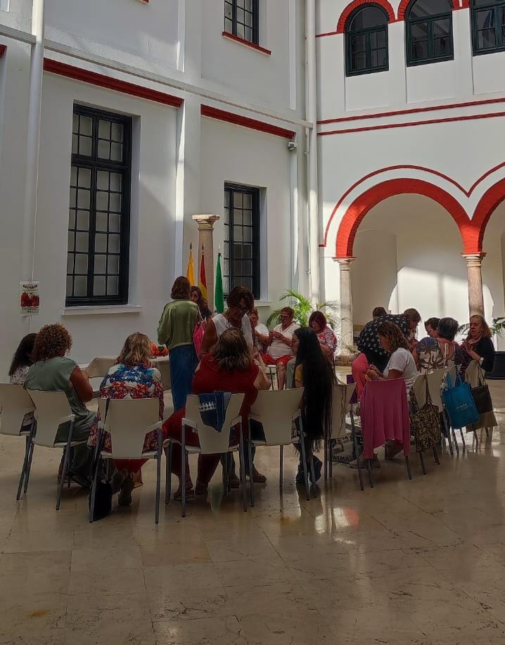 Taller 'Ven a tejer con nosotras' en Algeciras, 2 de octubre de 2025.