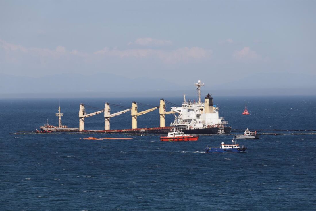 Cádiz.- Un calendario preliminar de Gibraltar fija en mayo de 2023 el fin de la retirada completa del buque hundido OS35