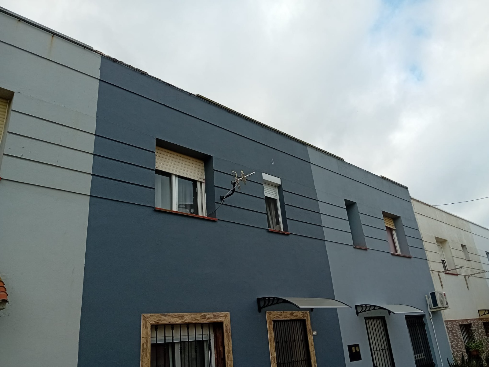 La Junta licita obras de reparación y conservación en 104 viviendas públicas en alquiler de La Línea. Viviendas Nueva Atunara.