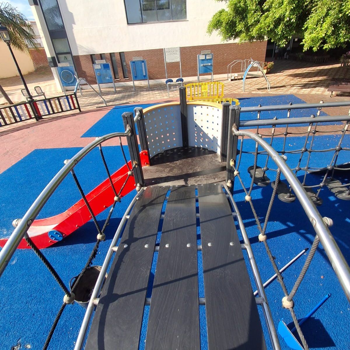 Imagen del parque infantil de Los Cortijillos. El Ayuntamiento de Los Barrios invierte más de 270.000 euros en el mantenimiento de 30 parques