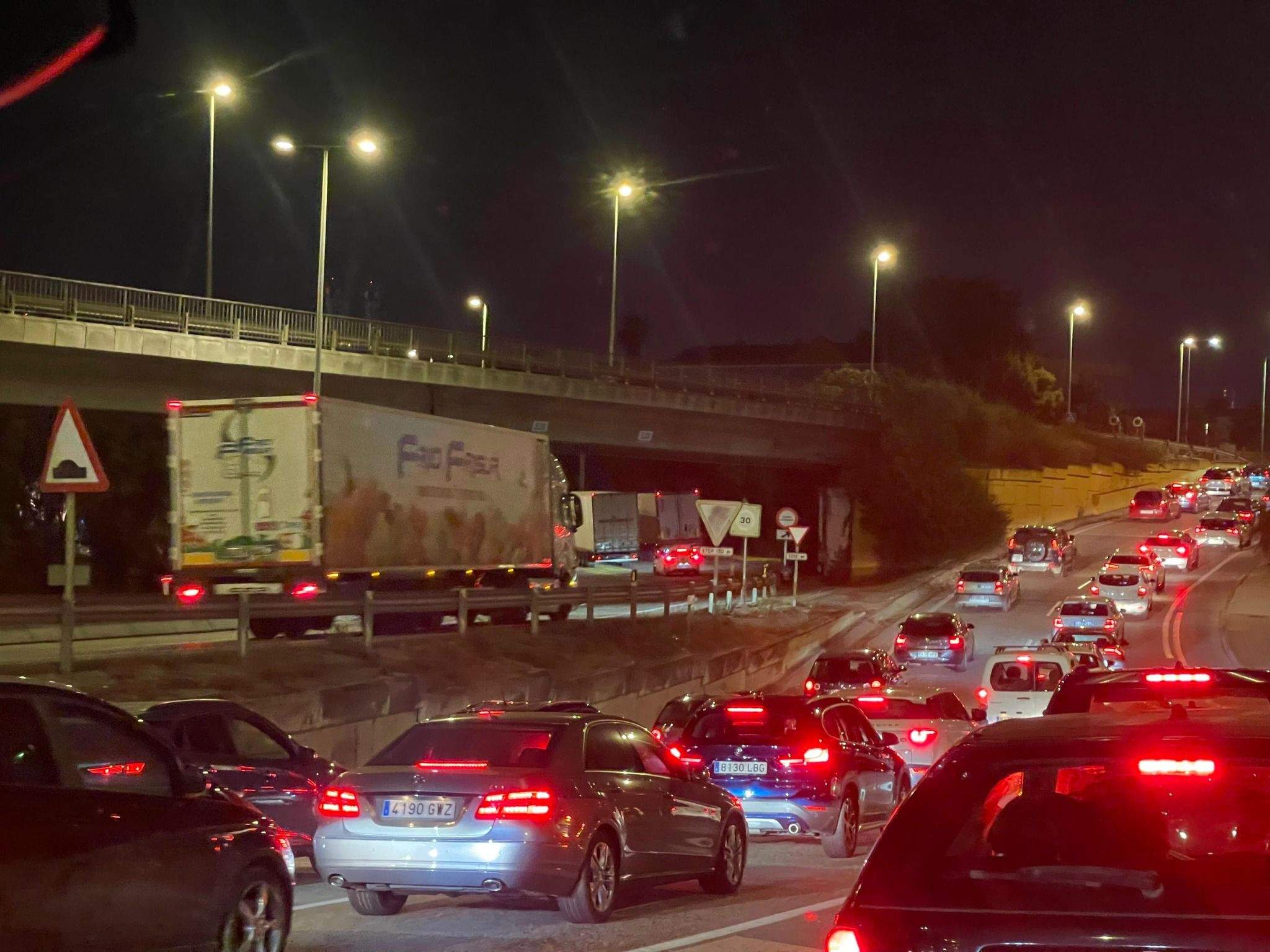 Imagen de atascos debido a la carrera. Izquierda Unida lamenta el caos circulatorio generado por la media maratón de Algeciras