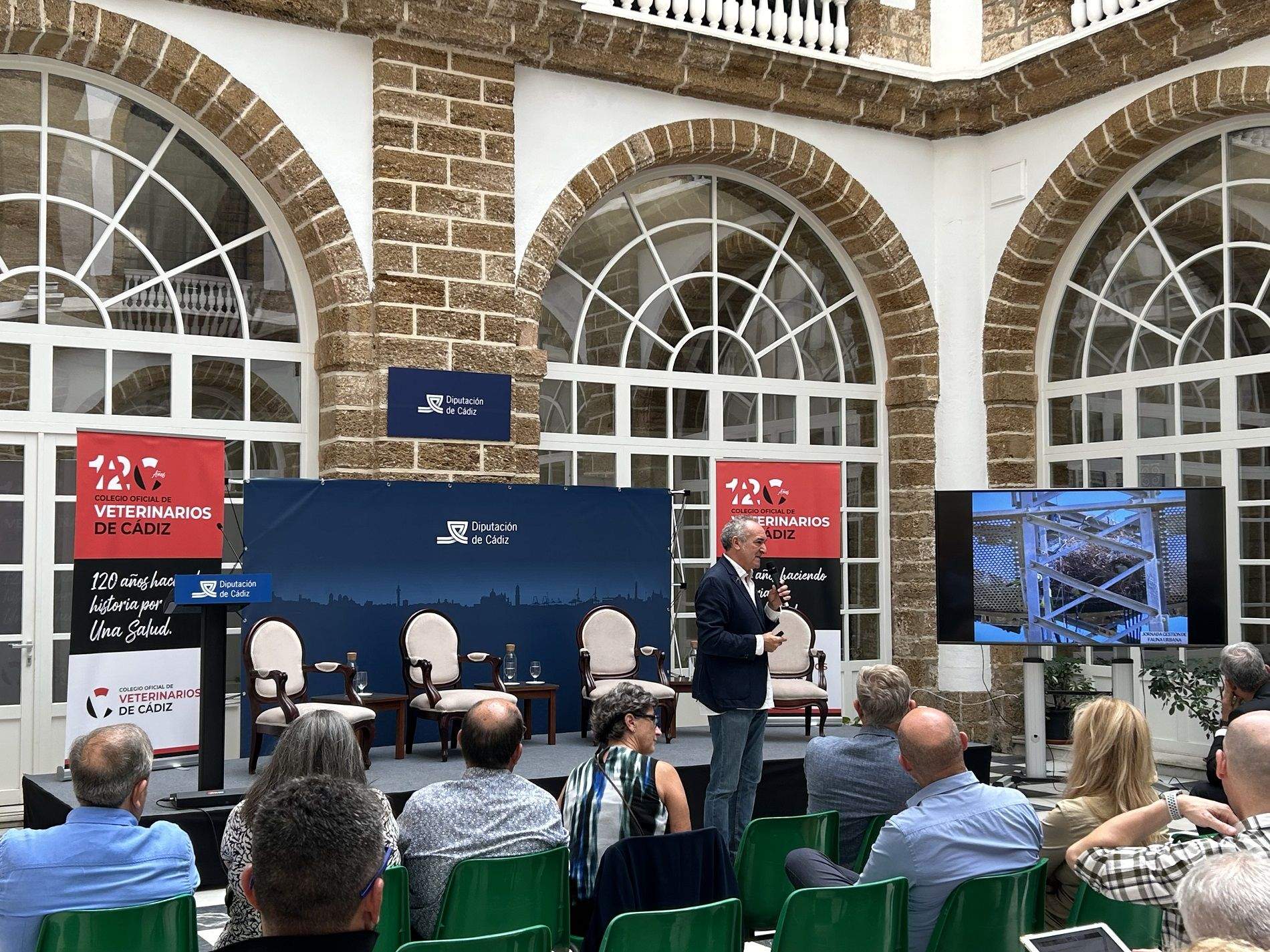 Javier Vidal participa en la inauguración de una jornada sobre ‘Gestión de Fauna Urbana’ organizada en el Palacio Provincial por el Colegio de Veterinarios de Cádiz